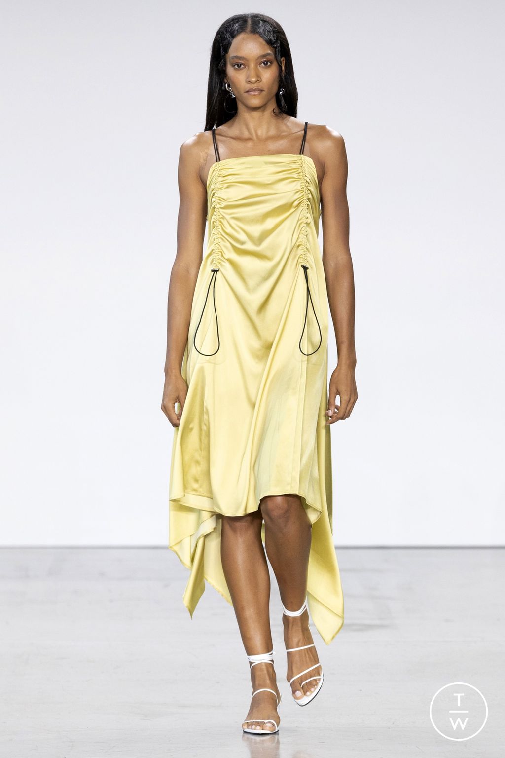 Fashion Week New York Spring/Summer 2023 look 27 de la collection Deveaux womenswear