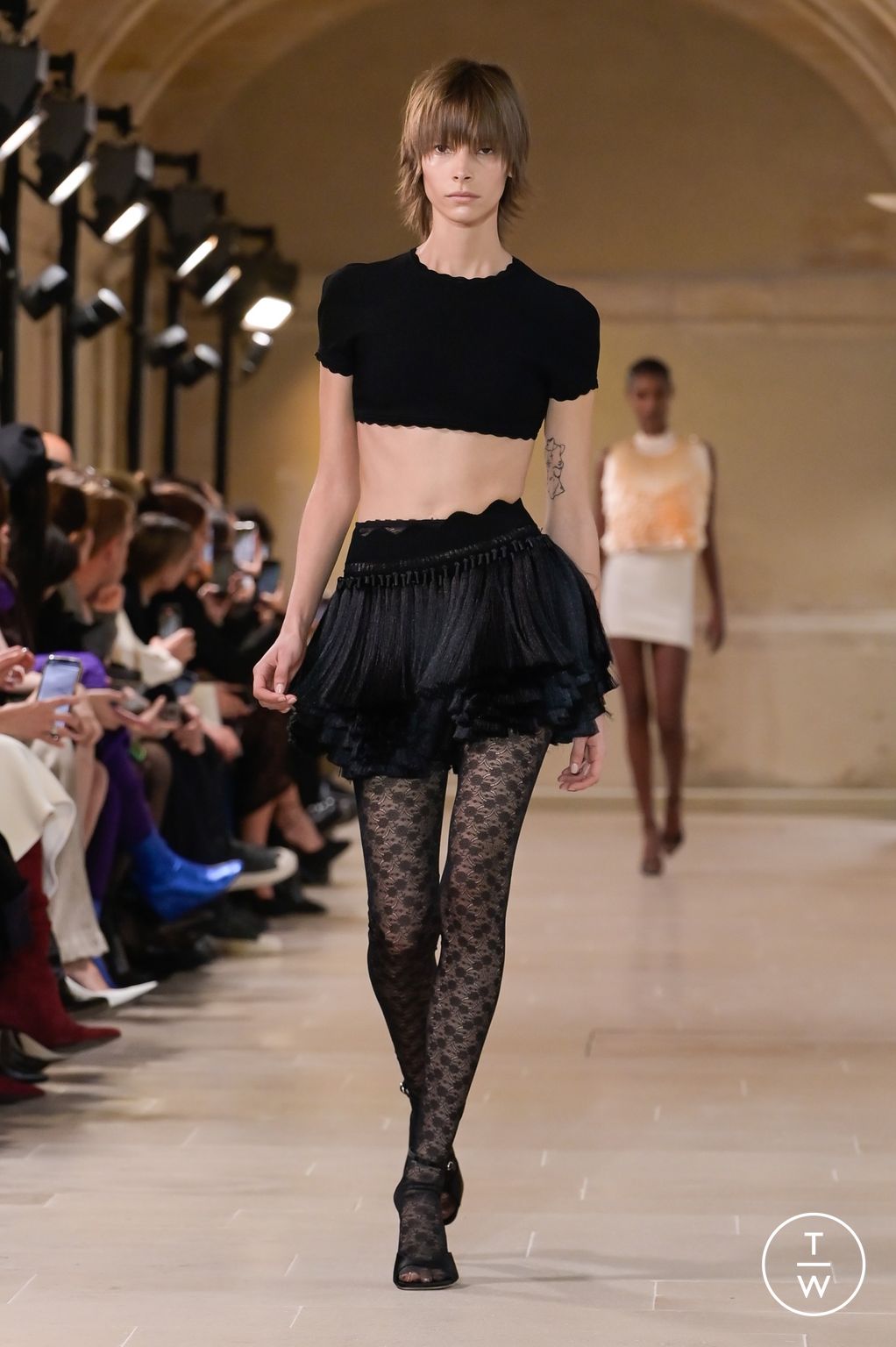 Fashion Week Paris Spring/Summer 2023 look 37 from the Victoria Beckham collection 女装