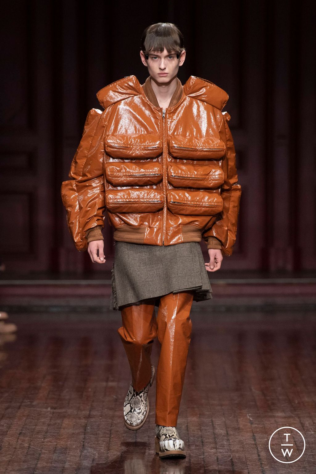 Fashion Week Paris Fall/Winter 2023 look 8 de la collection Walter Van Beirendonck menswear