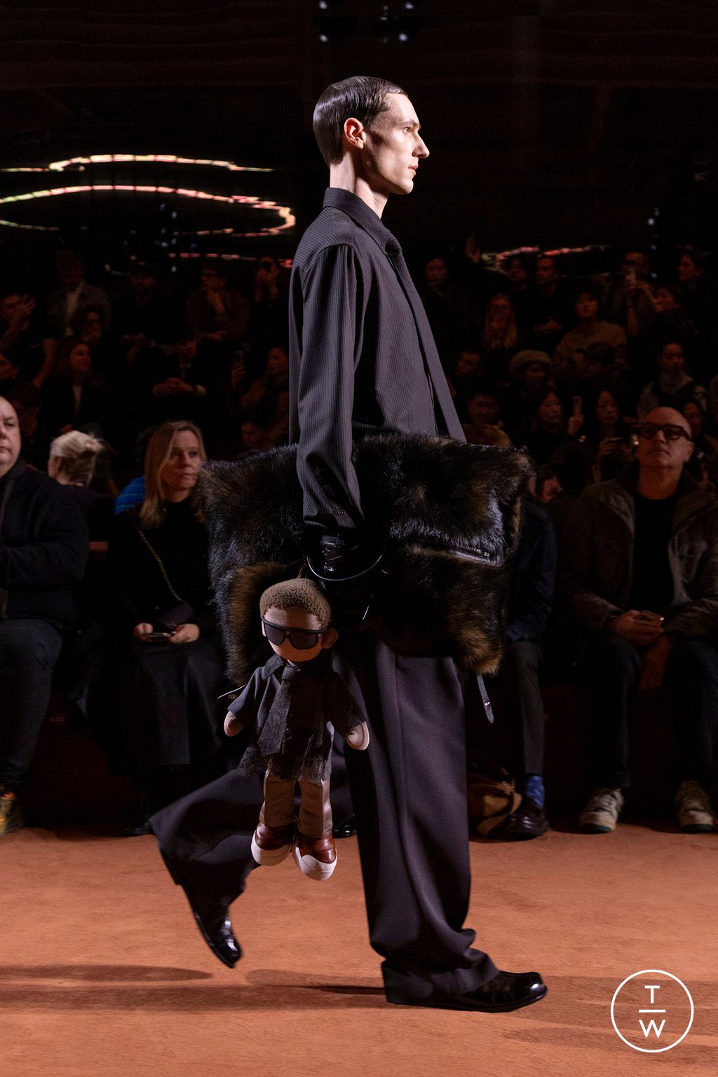 Fashion Week Milan Fall/Winter 2025 look 174 from the Fendi collection 女装配饰