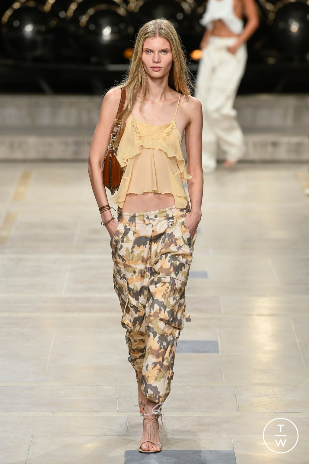 Fashion Week Paris Spring/Summer 2023 look 19 from the Isabel Marant collection 女装