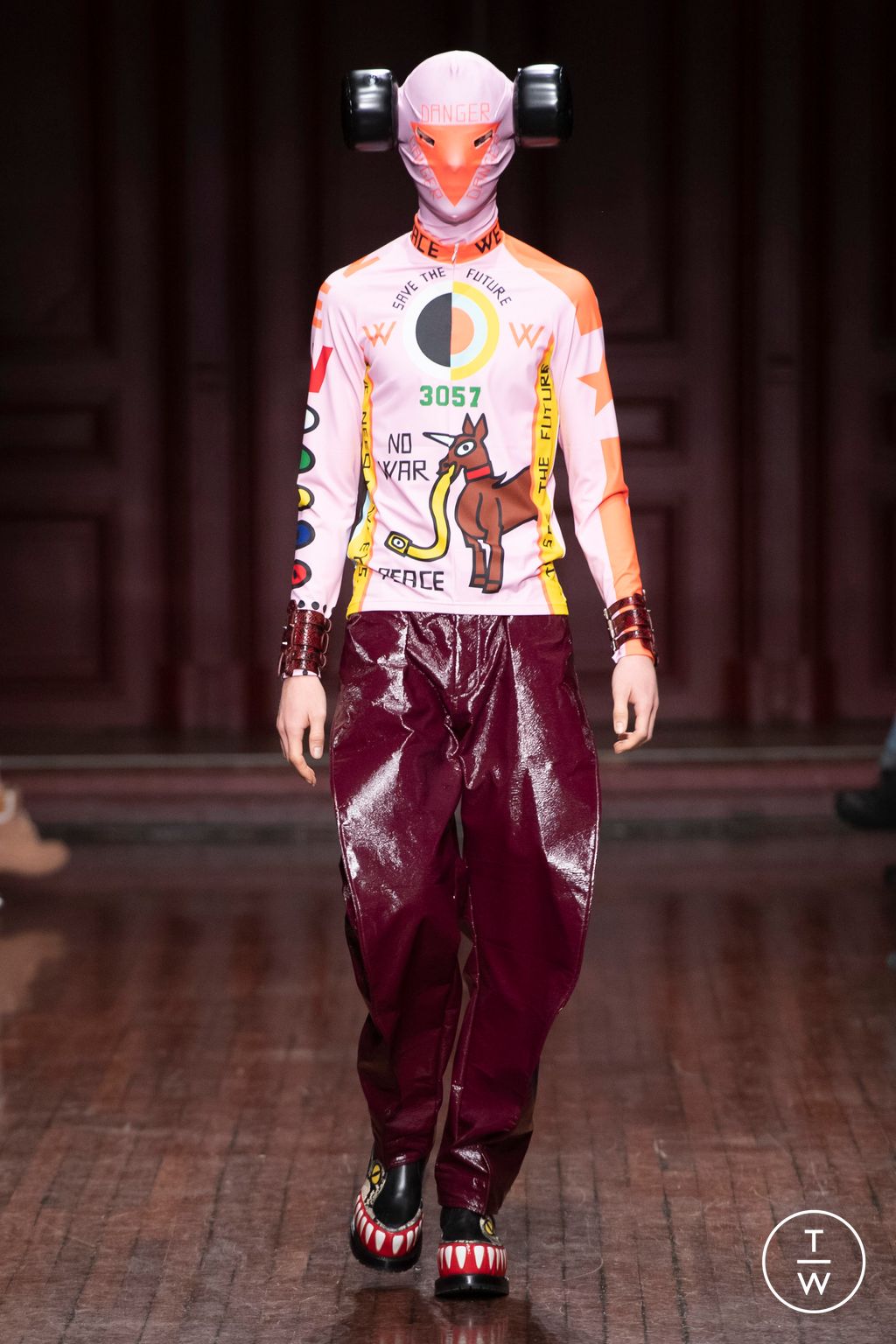 Fashion Week Paris Fall/Winter 2023 look 46 from the Walter Van Beirendonck collection menswear