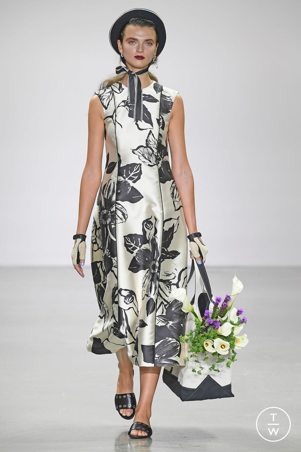Fashion Week New York Spring/Summer 2023 look 2 from the Bibhu Mohapatra collection womenswear
