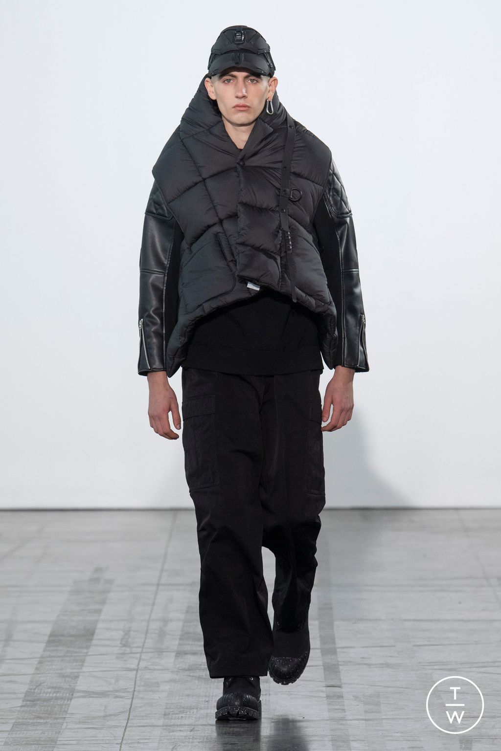 Fashion Week Paris Fall/Winter 2023 look 18 from the Junya Watanabe Man collection menswear