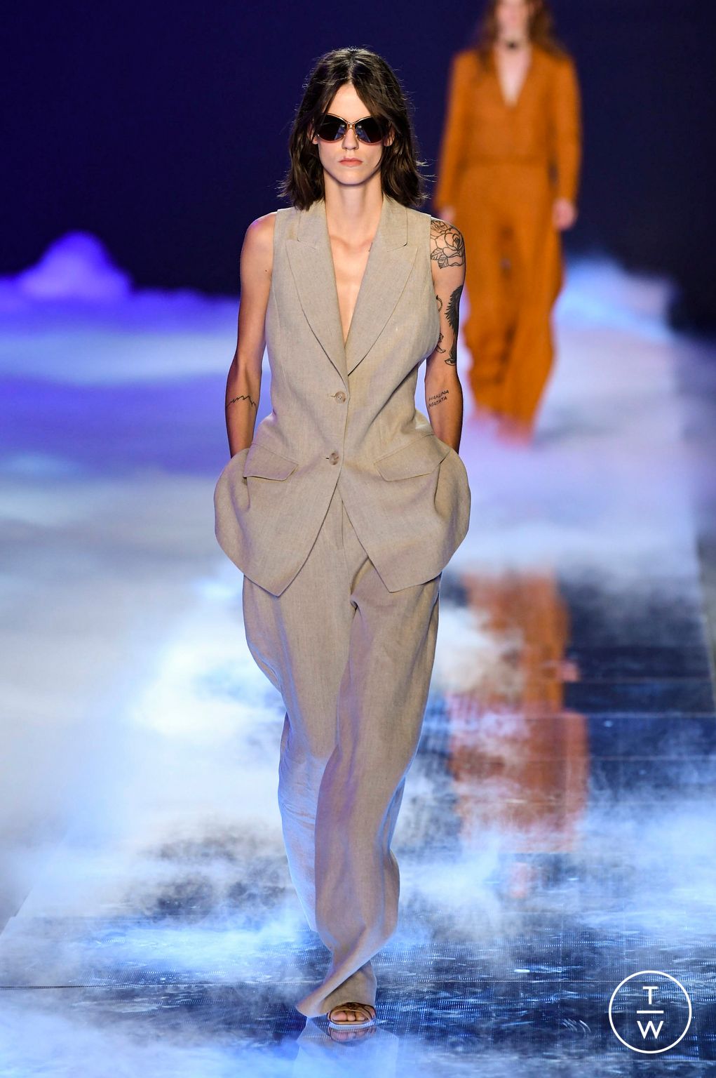 Fashion Week Milan Spring/Summer 2023 look 19 from the Alberta Ferretti collection 女装