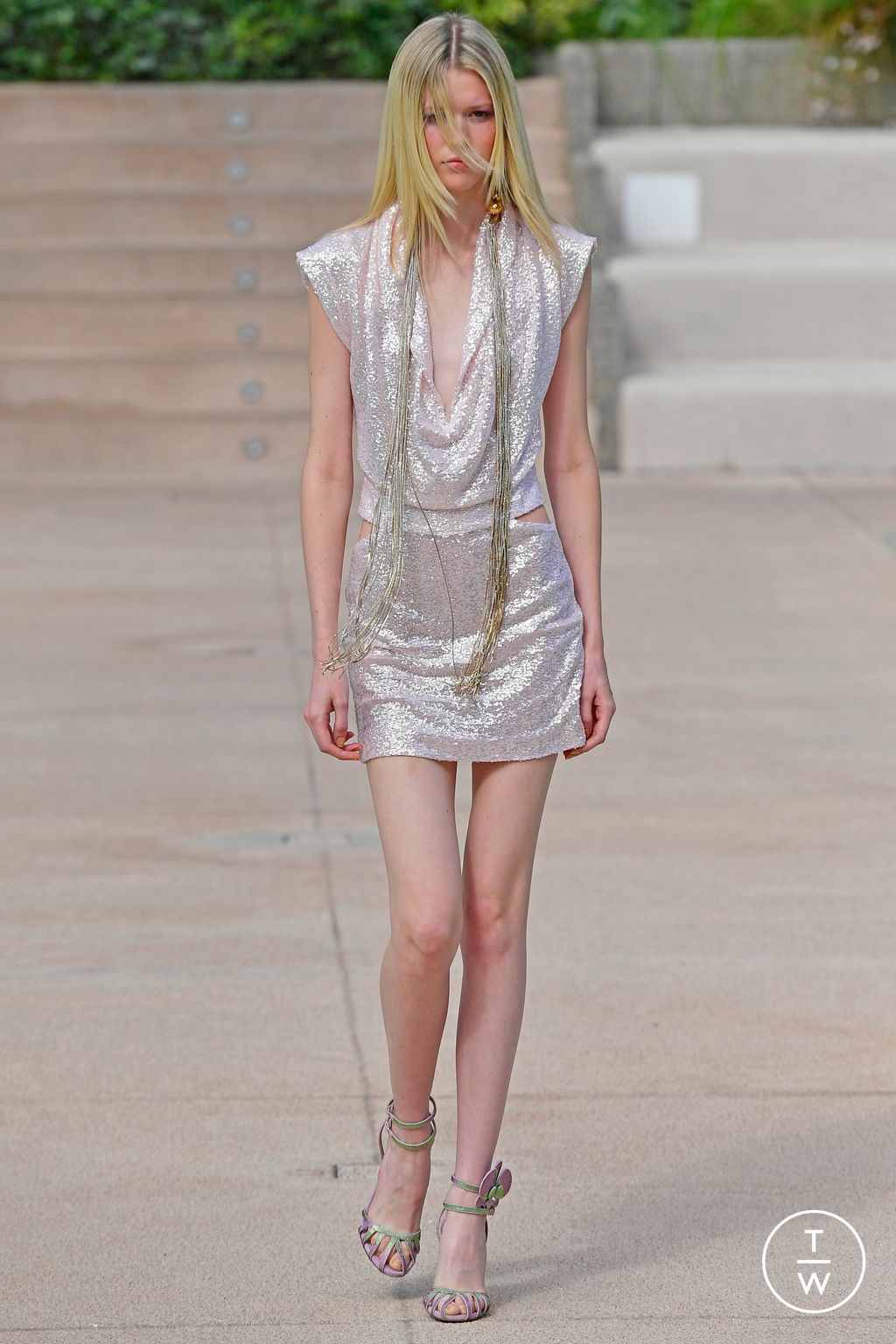 Fashion Week Milan Spring/Summer 2023 look 29 from the Genny collection 女装