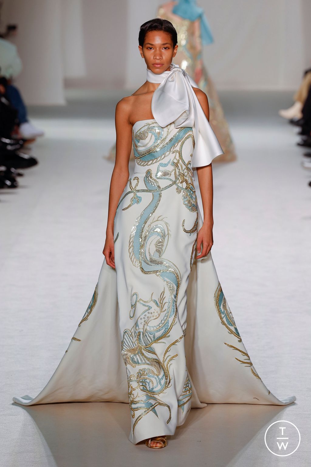 Fashion Week Paris Spring/Summer 2023 look 8 de la collection Elie Saab couture