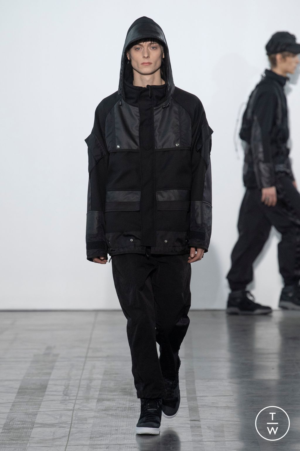 Fashion Week Paris Fall/Winter 2023 look 24 from the Junya Watanabe Man collection menswear