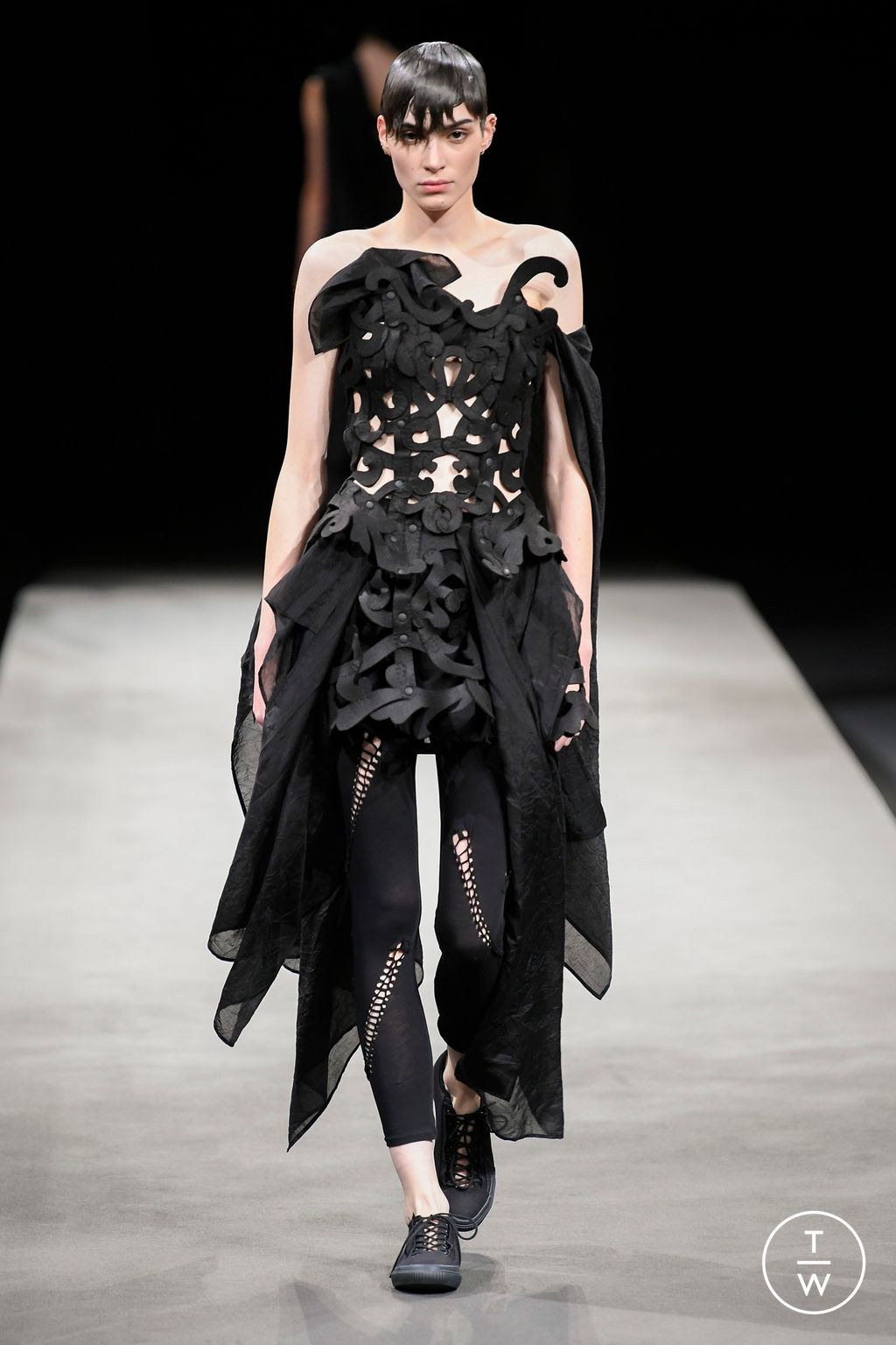 Fashion Week Paris Spring/Summer 2023 look 42 from the Yohji Yamamoto collection womenswear