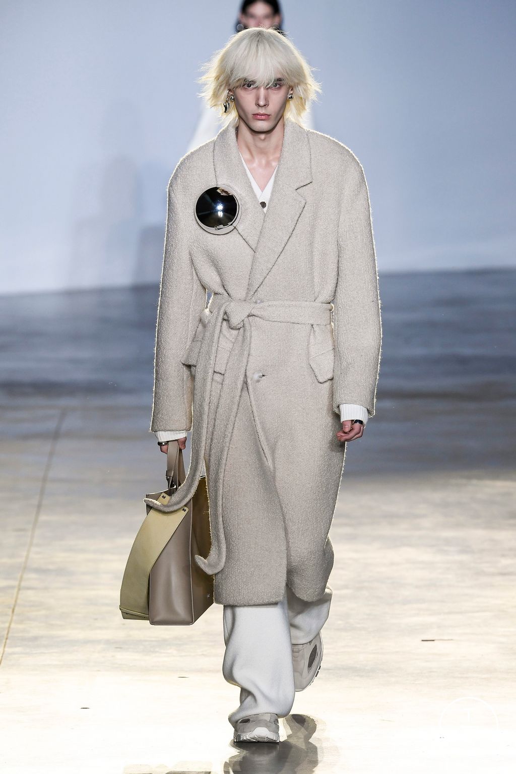 Fashion Week Paris Fall/Winter 2023 look 2 from the Wooyoungmi collection menswear