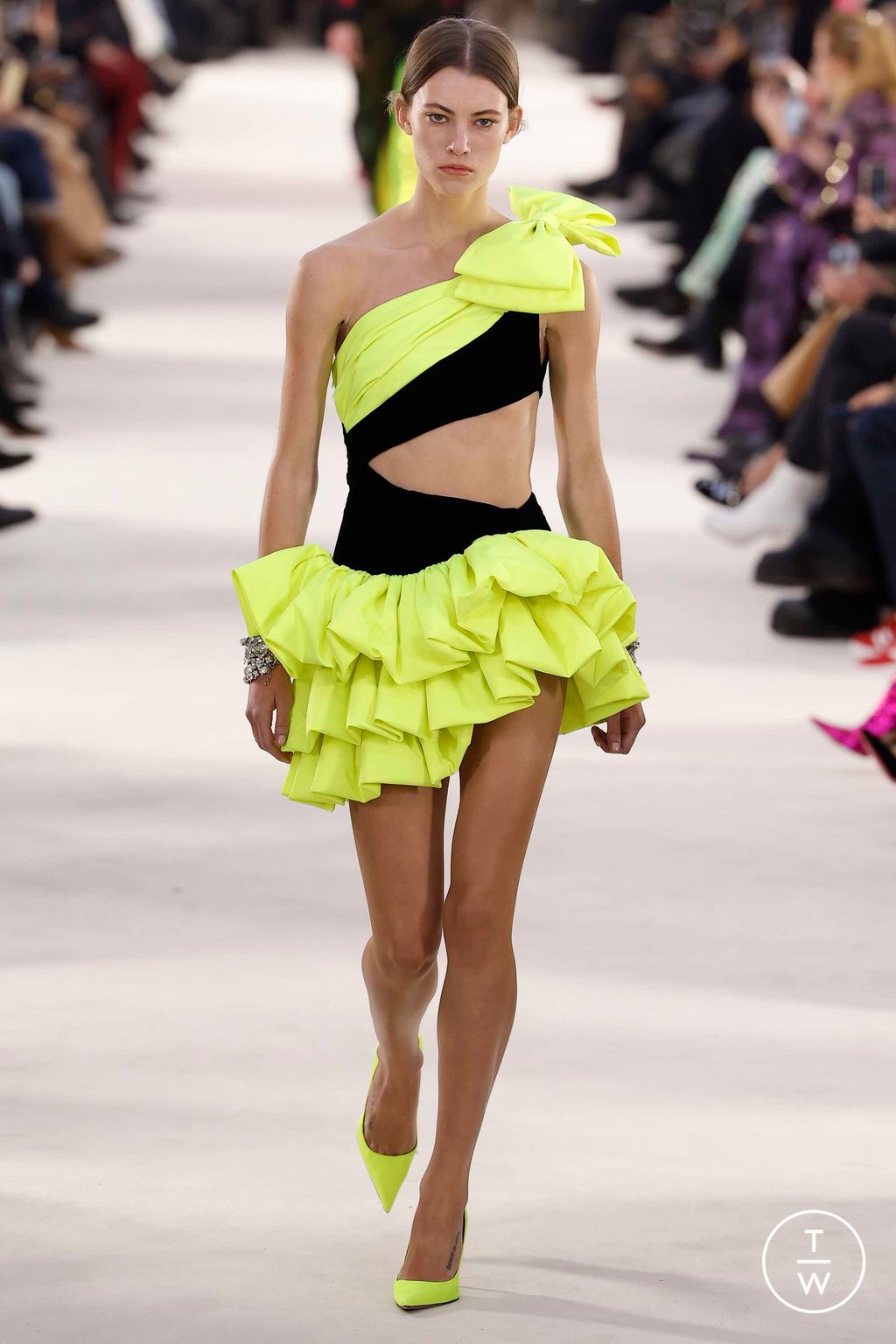 Fashion Week Paris Spring/Summer 2023 look 29 from the Alexandre Vauthier collection 高级定制