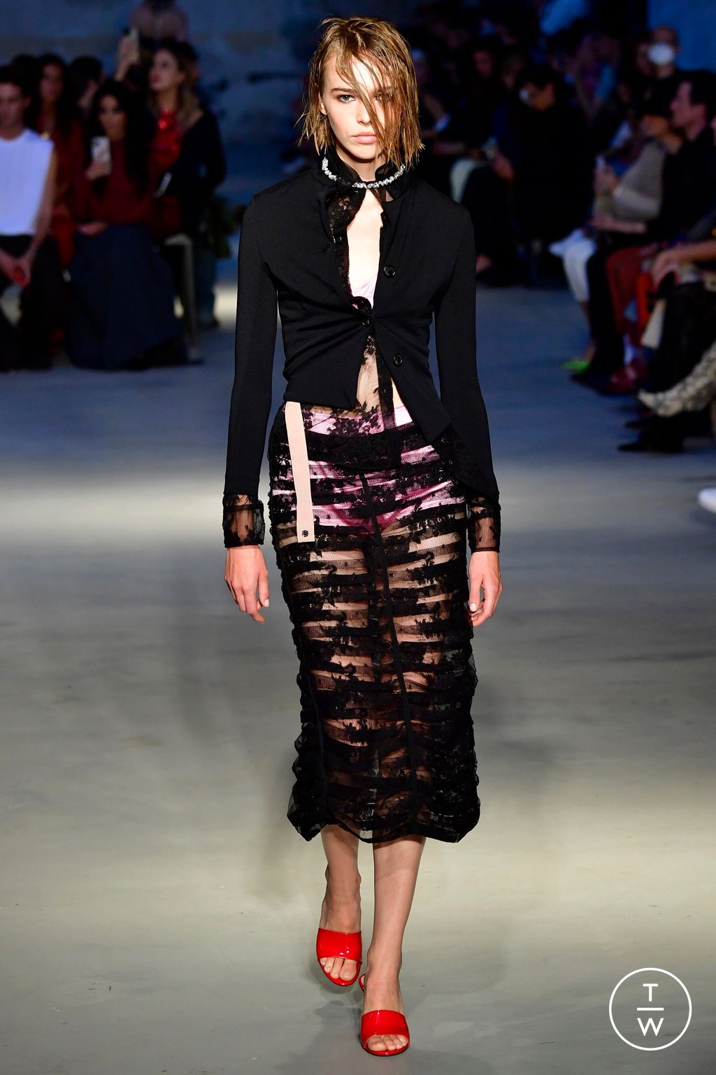 Fashion Week Milan Spring/Summer 2023 look 16 de la collection N°21 womenswear
