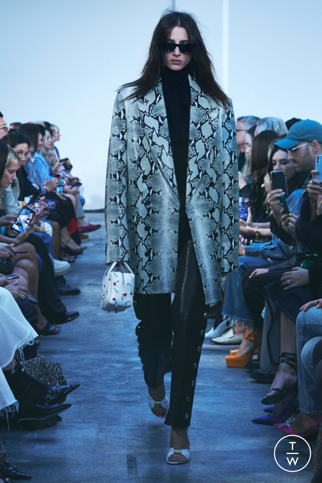 Fashion Week New York Spring/Summer 2023 look 8 de la collection Khaite womenswear