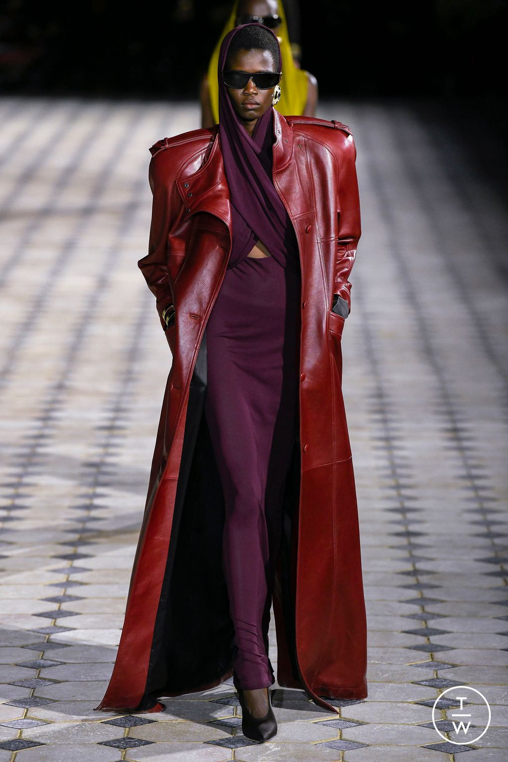 Fashion Week Paris Spring/Summer 2023 look 19 from the Saint Laurent collection womenswear