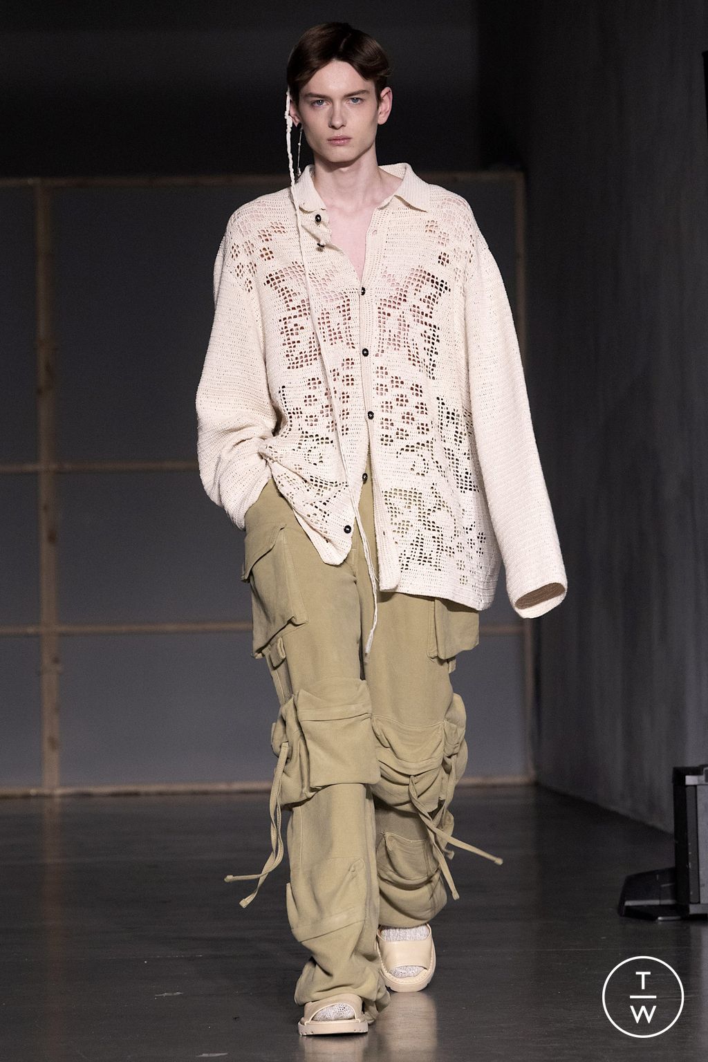 Fashion Week Milan Fall/Winter 2023 look 22 de la collection Federico Cina menswear