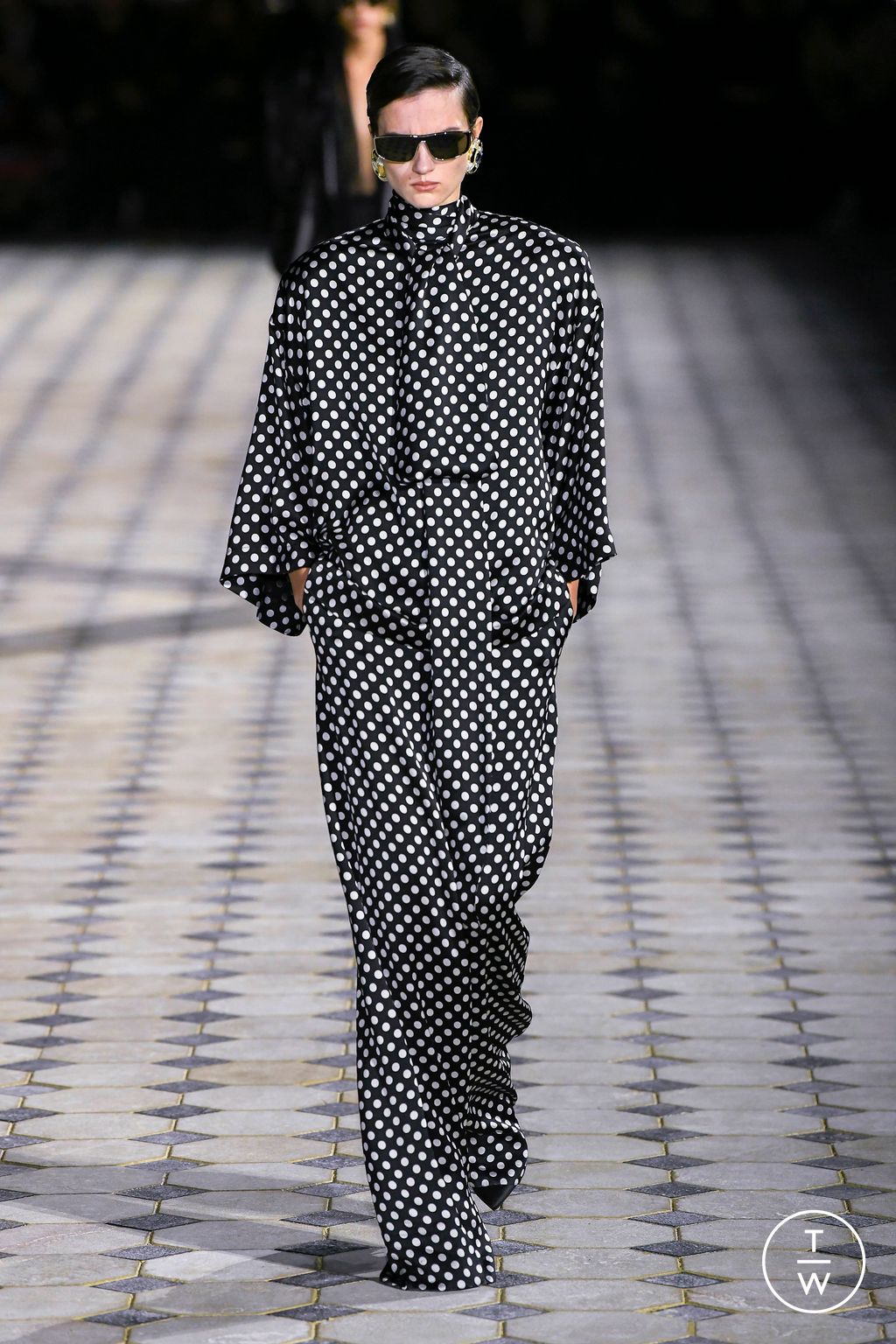 Fashion Week Paris Spring/Summer 2023 look 48 from the Saint Laurent collection 女装