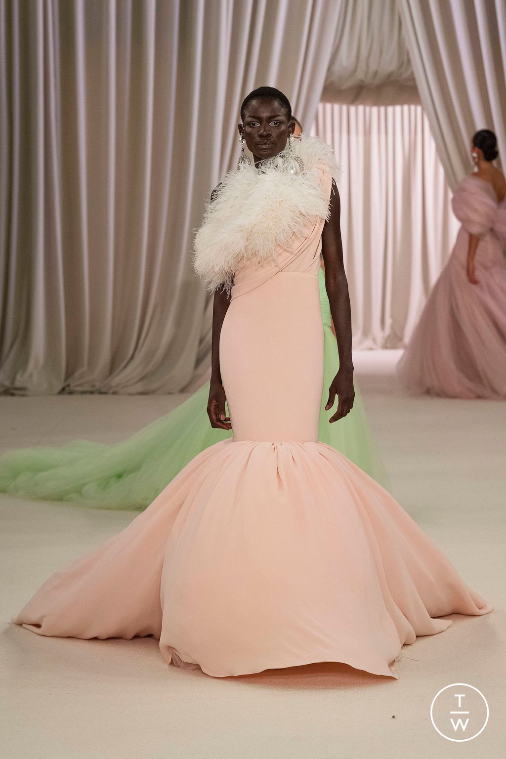 Fashion Week Paris Spring/Summer 2023 look 29 from the Giambattista Valli collection couture