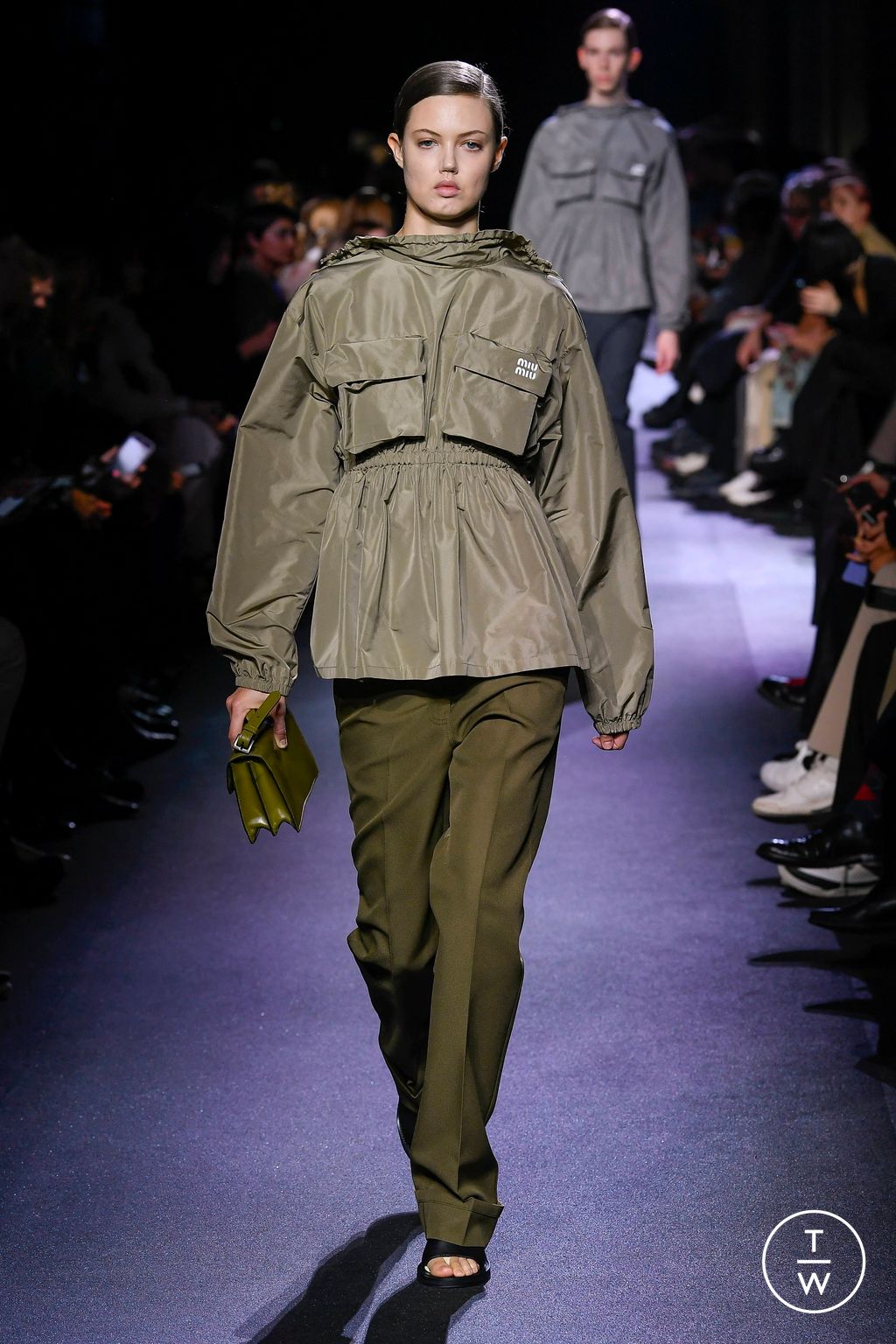 Fashion Week Paris Spring/Summer 2023 look 32 from the Miu Miu collection 女装