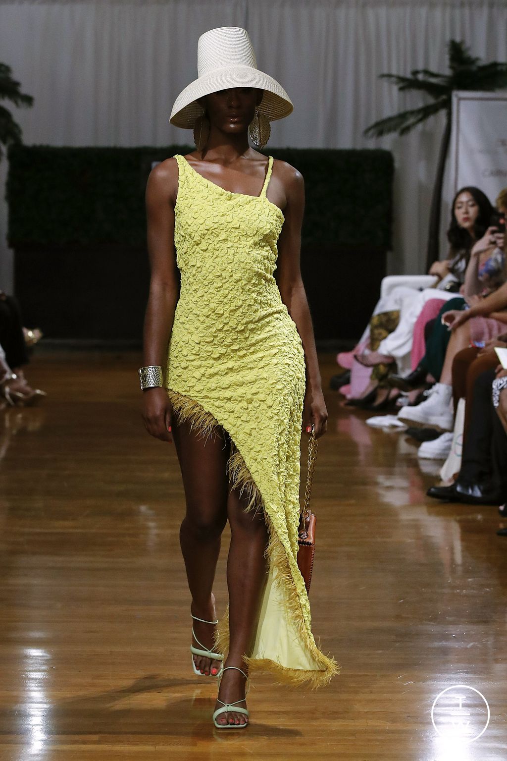 Fashion Week New York Spring/Summer 2023 look 27 de la collection Dur Doux womenswear