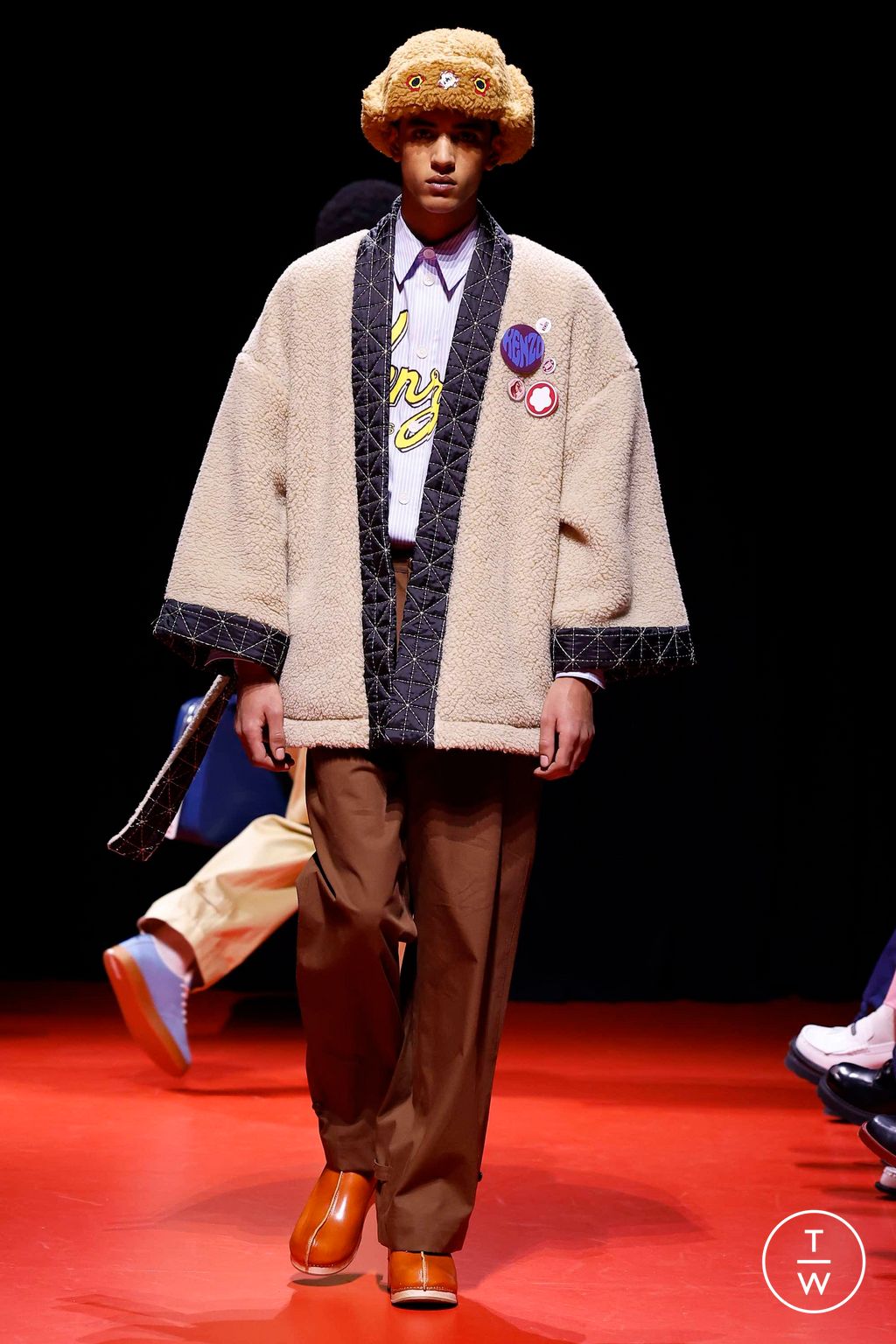 Fashion Week Paris Fall/Winter 2023 look 6 from the Kenzo collection menswear