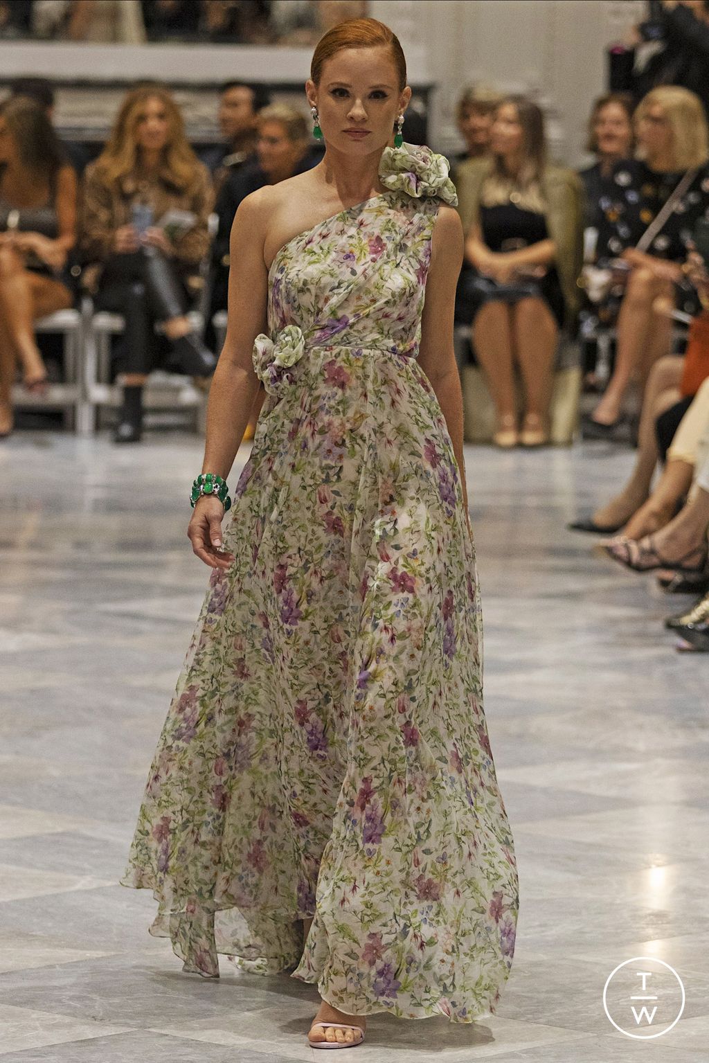 Fashion Week New York Spring/Summer 2023 look 34 de la collection Dennis Basso womenswear