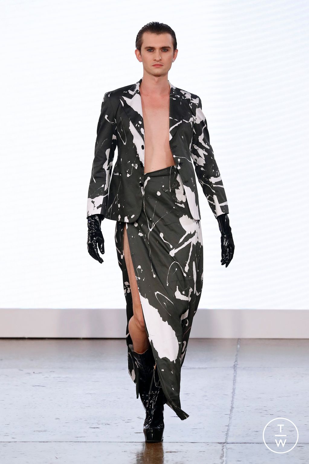 Fashion Week London Spring/Summer 2023 look 2 de la collection Pam Hogg womenswear