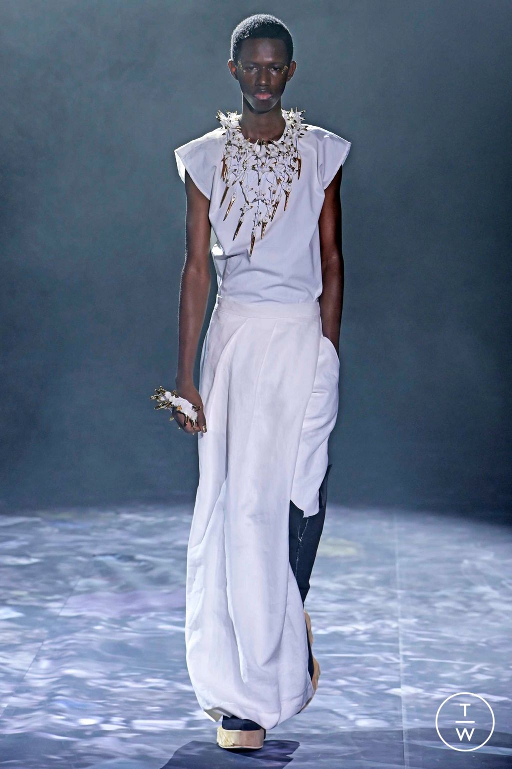 Fashion Week Paris Spring/Summer 2023 look 13 from the Yuima Nakazato collection couture