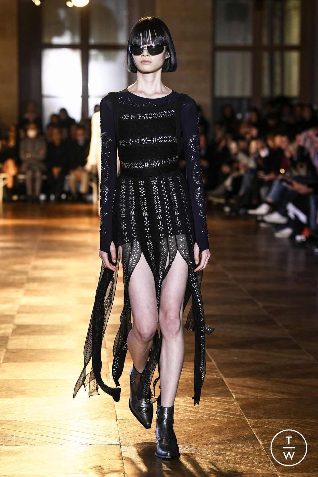 Fashion Week Paris Spring/Summer 2023 look 28 from the Koché collection 女装