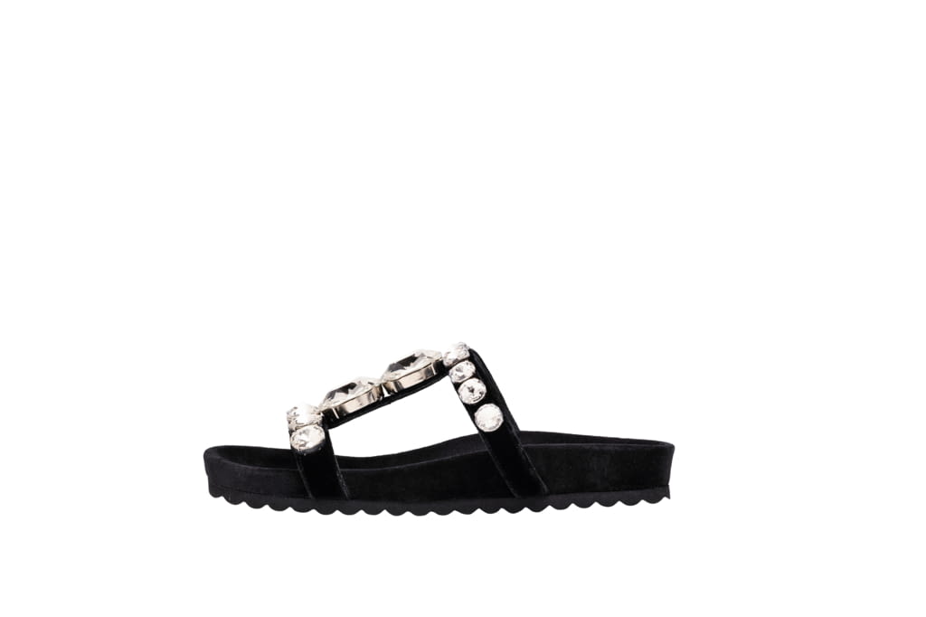 Fashion Week Paris Spring/Summer 2019 look 35 from the Miu Miu collection womenswear accessories