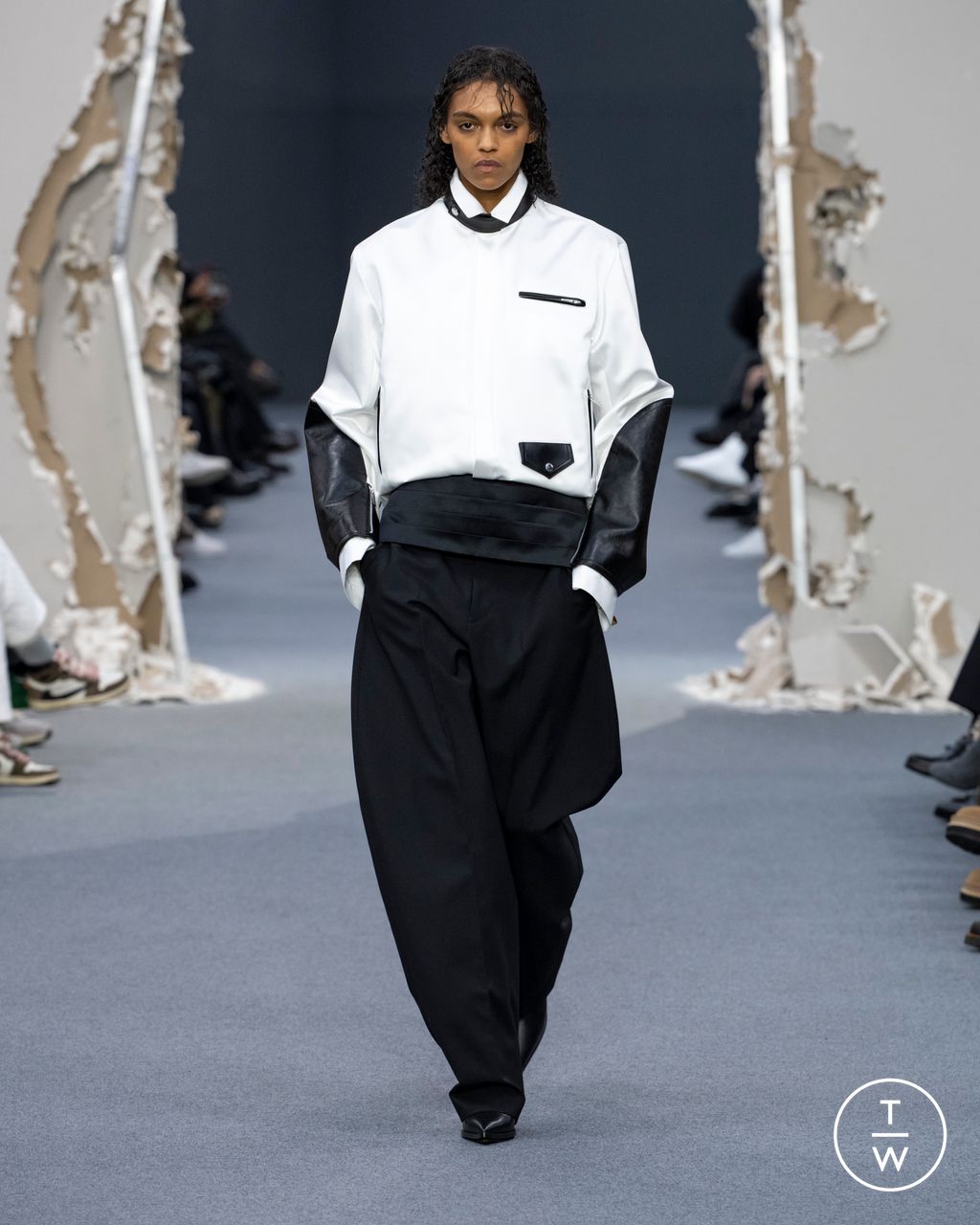 Fashion Week Paris Fall/Winter 2026 look 6 from the Sacai collection 男装