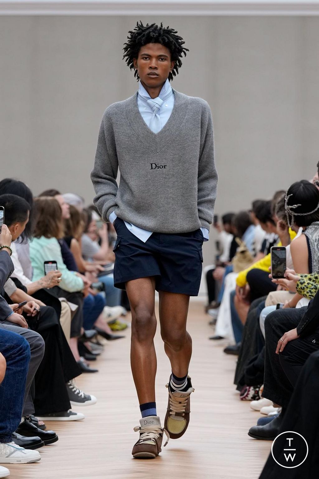 Fashion Week Paris Spring/Summer 2026 look 6 from the Dior Homme collection menswear