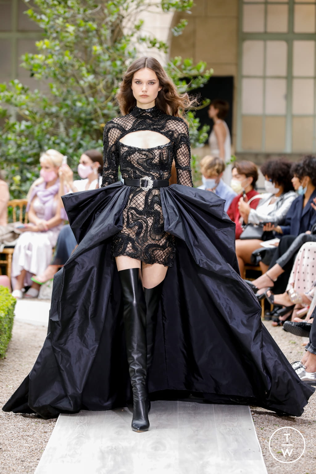 Fashion Week Paris Fall/Winter 2021 look 6 from the Zuhair Murad collection couture