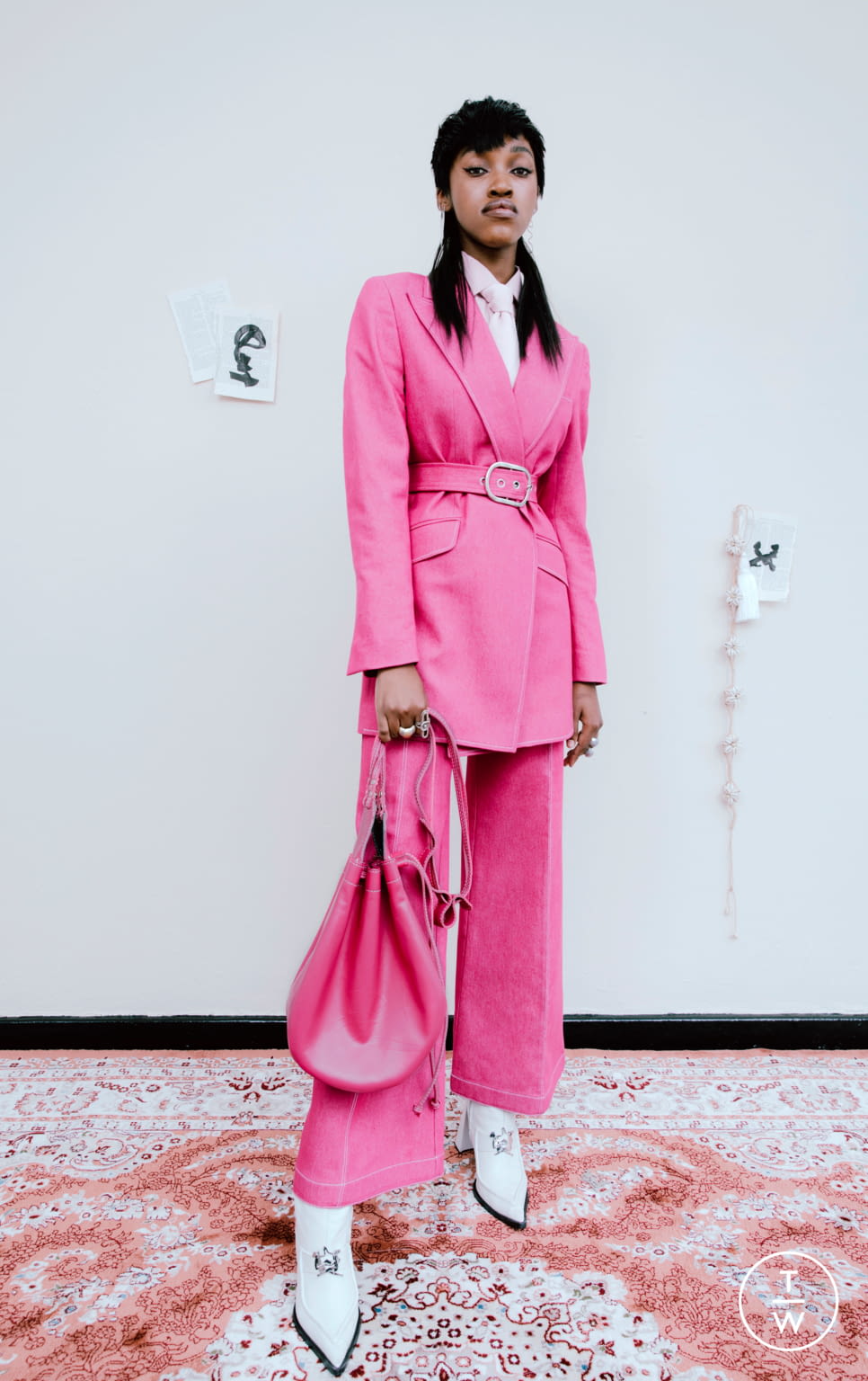 Fashion Week Paris Fall/Winter 2021 look 6 from the Thebe Magugu collection 女装