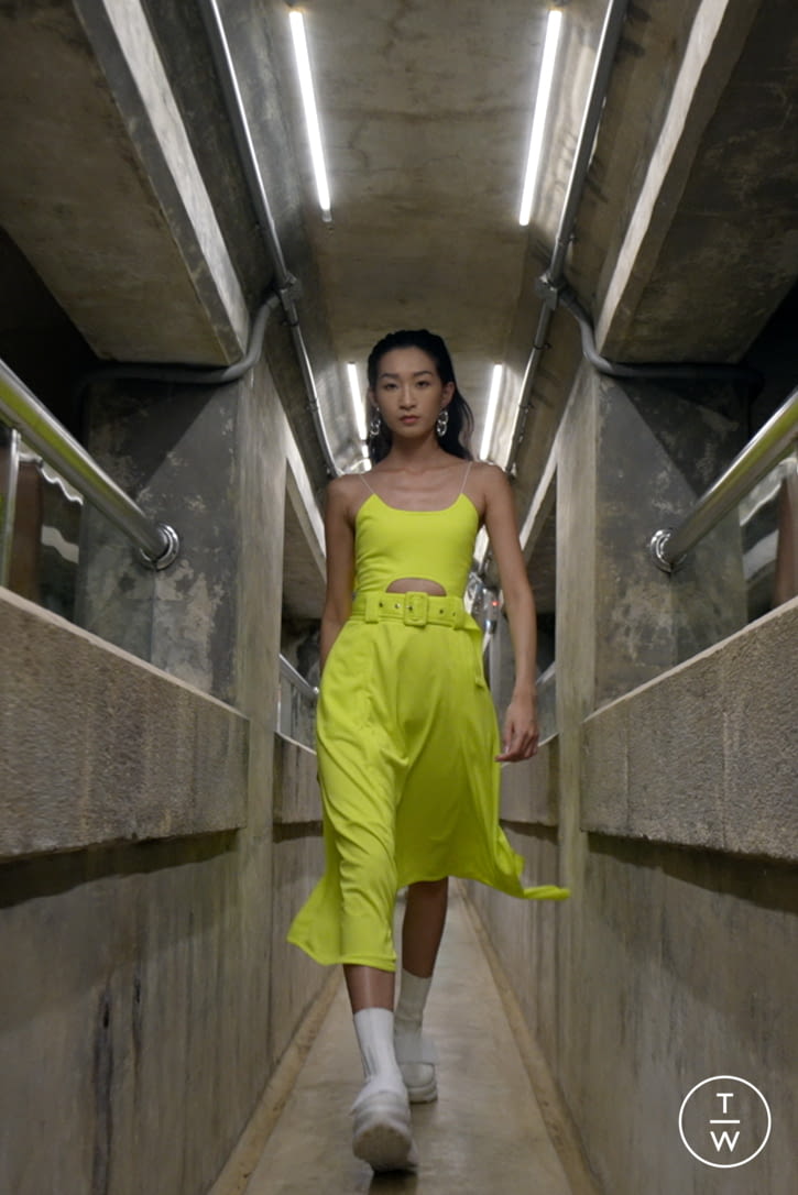 Fashion Week London Spring/Summer 2022 look 6 de la collection Jamie Wei Huang womenswear