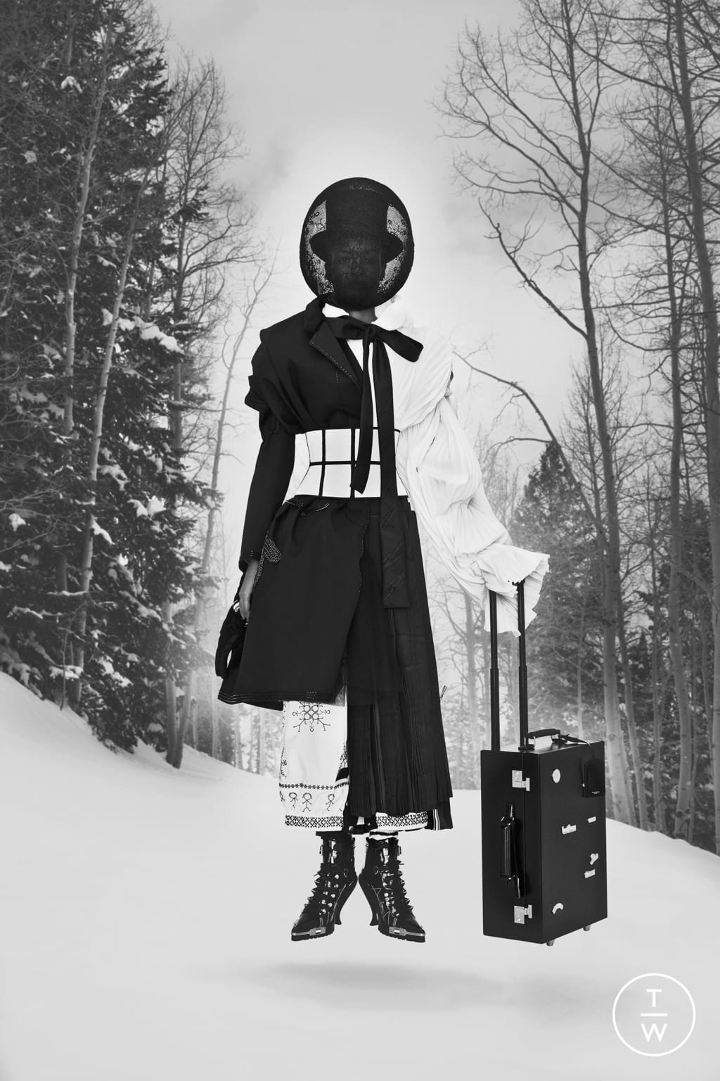 Fashion Week Paris Fall/Winter 2021 look 6 from the Thom Browne collection womenswear