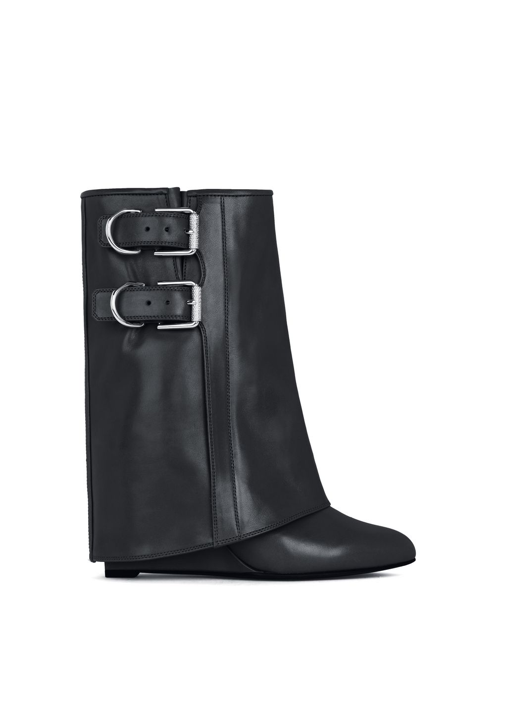 Fashion Week Paris Fall/Winter 2024 look 60 from the Givenchy collection womenswear accessories