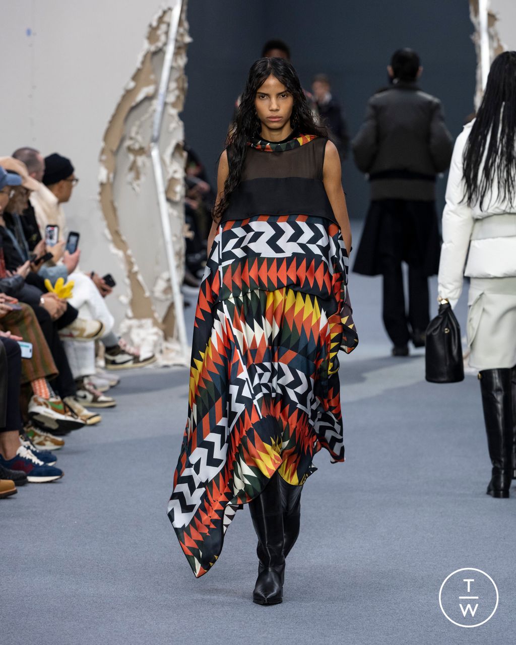 Fashion Week Paris Fall/Winter 2026 look 60 from the Sacai collection 男装