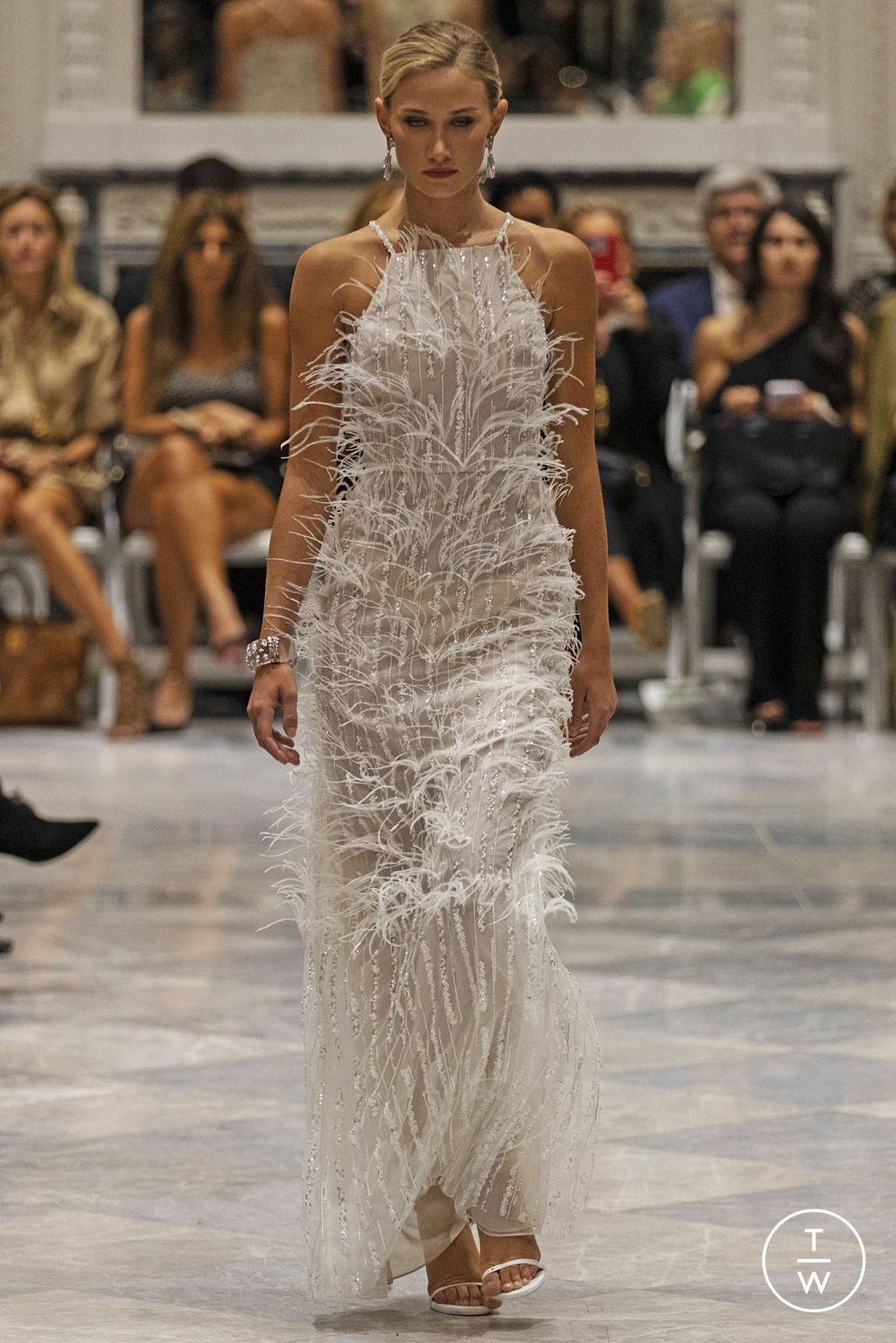 Fashion Week New York Spring/Summer 2023 look 27 de la collection Dennis Basso womenswear