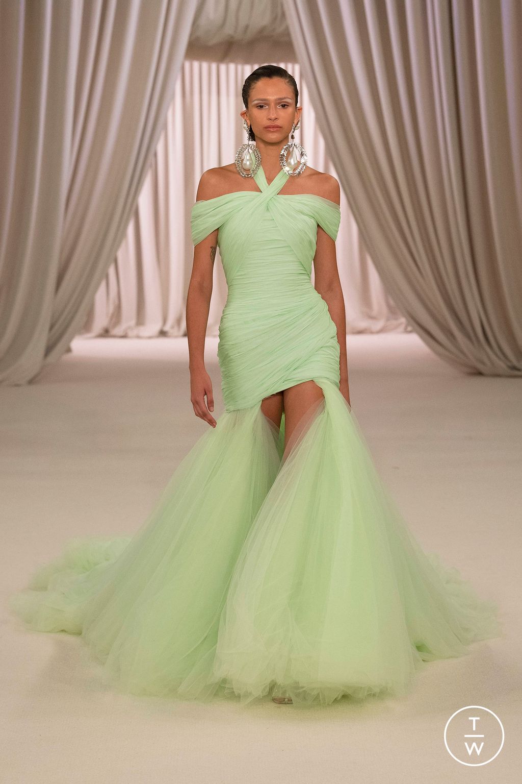 Fashion Week Paris Spring/Summer 2023 look 28 from the Giambattista Valli collection couture