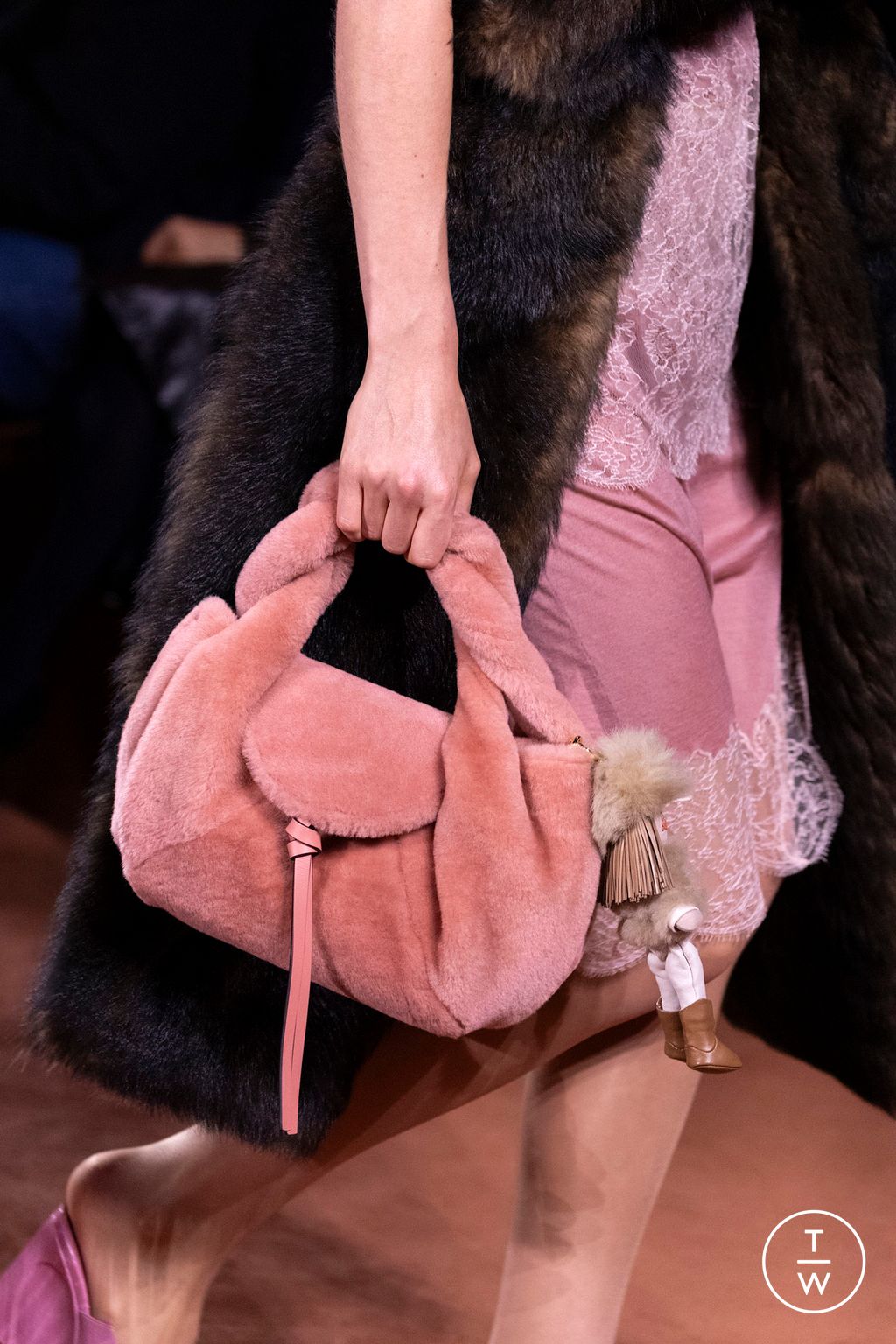 Fashion Week Milan Fall/Winter 2025 look 178 from the Fendi collection 女装配饰