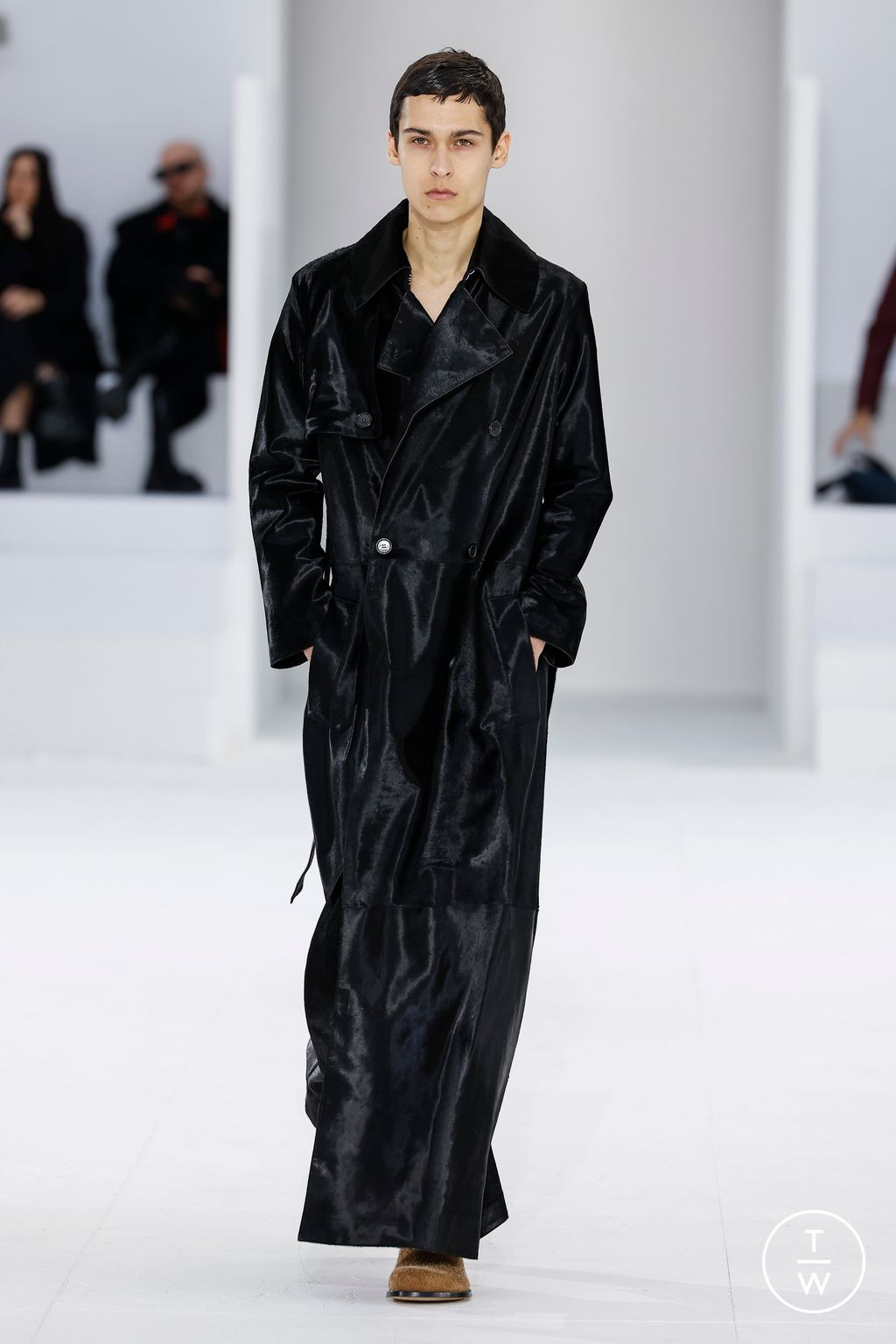 Fashion Week Paris Fall/Winter 2023 look 11 from the Loewe collection menswear