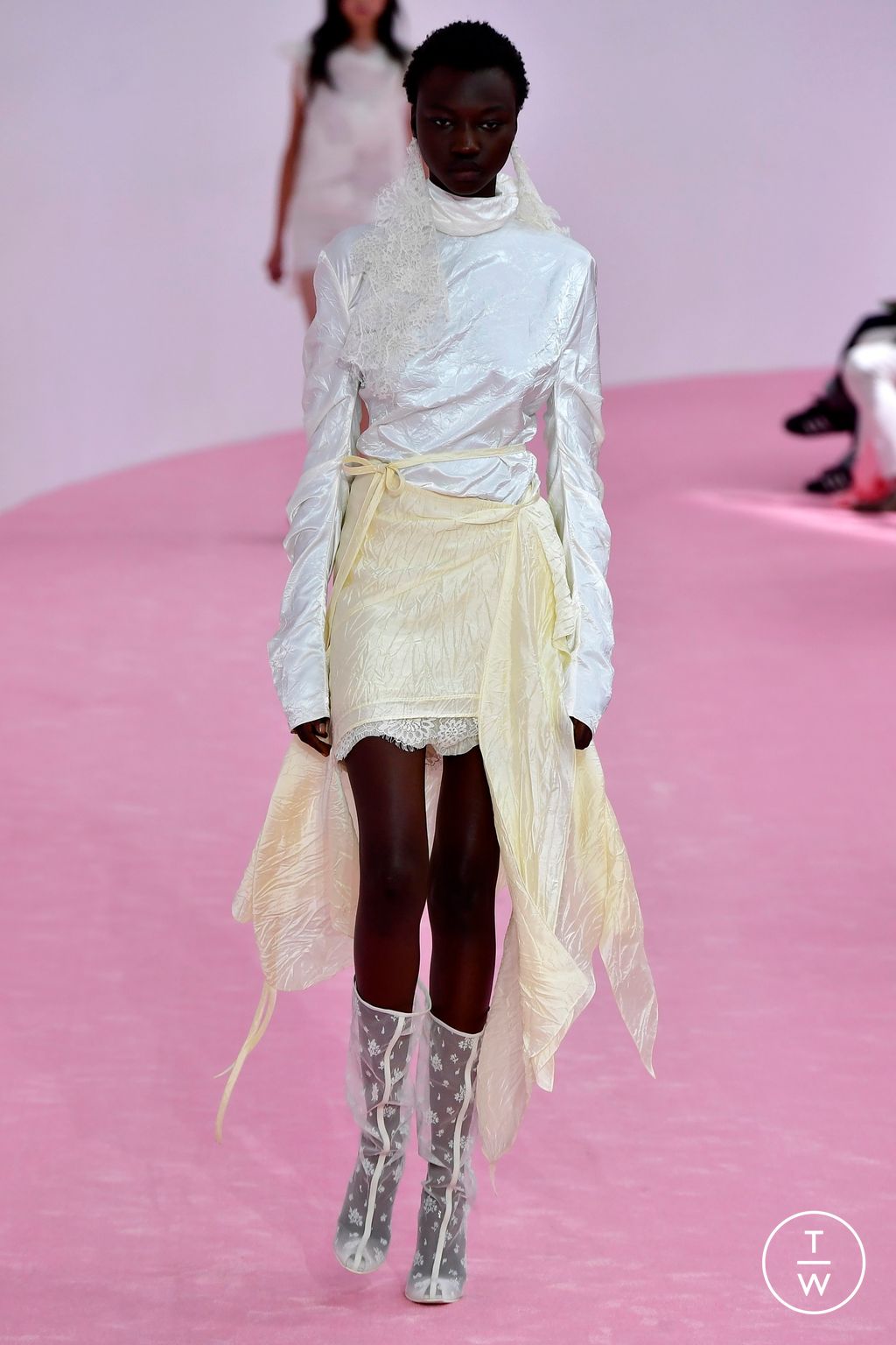 Fashion Week Paris Spring/Summer 2023 look 2 from the Acne Studios collection 女装