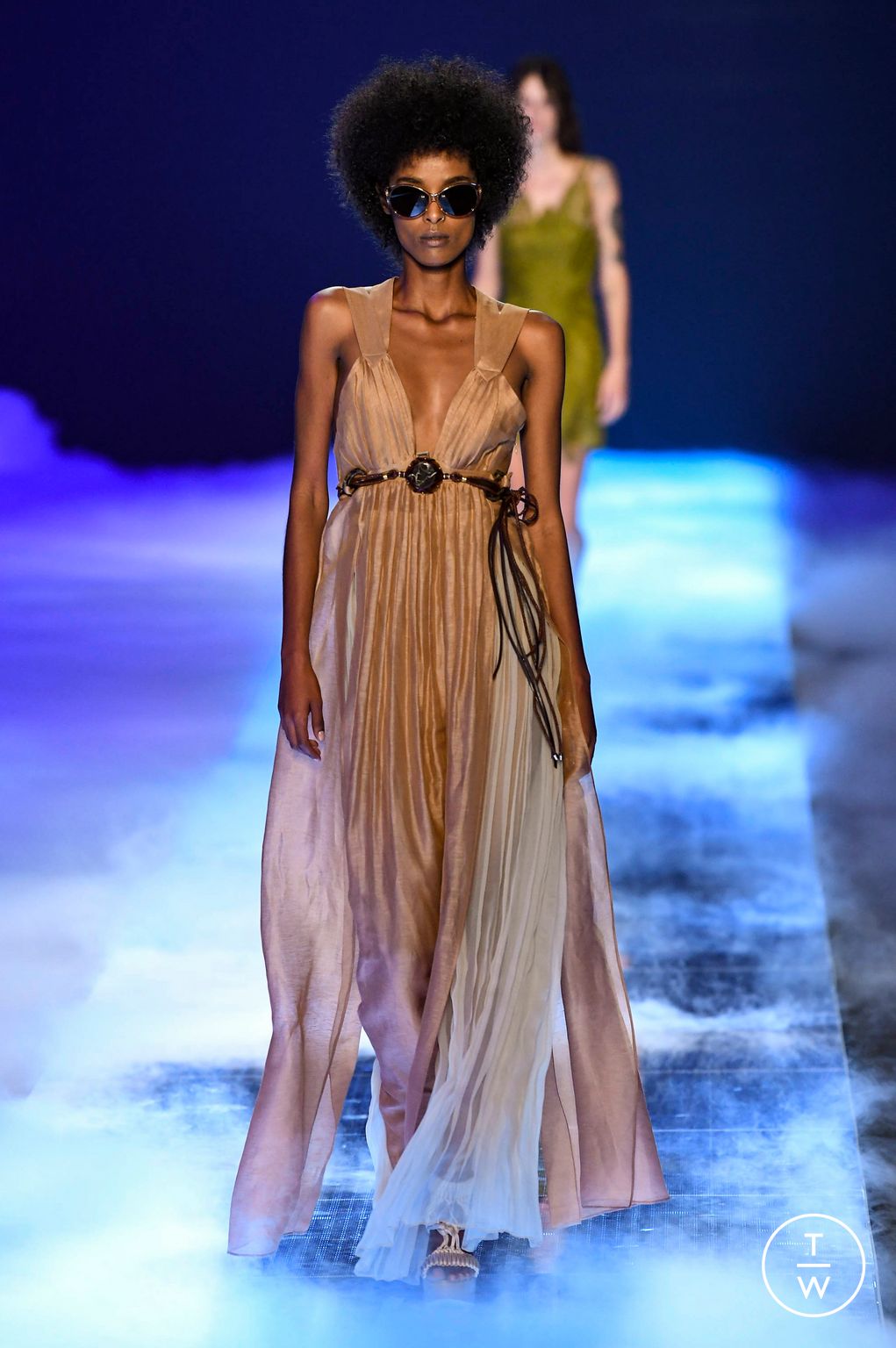 Fashion Week Milan Spring/Summer 2023 look 43 from the Alberta Ferretti collection 女装