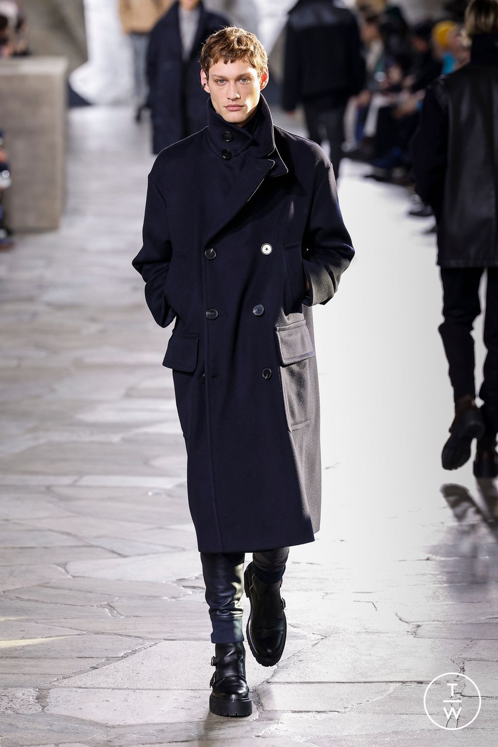 Fashion Week Paris Fall/Winter 2023 look 20 from the Hermès collection menswear