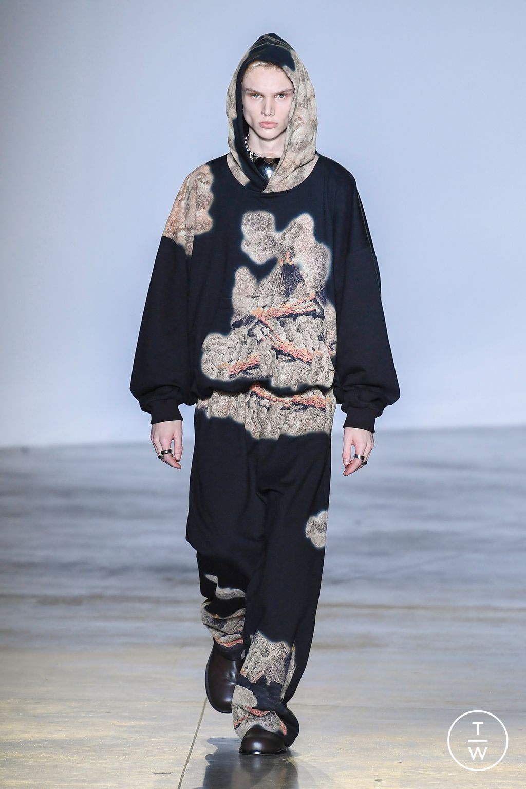 Fashion Week Paris Fall/Winter 2023 look 45 from the Wooyoungmi collection 男装