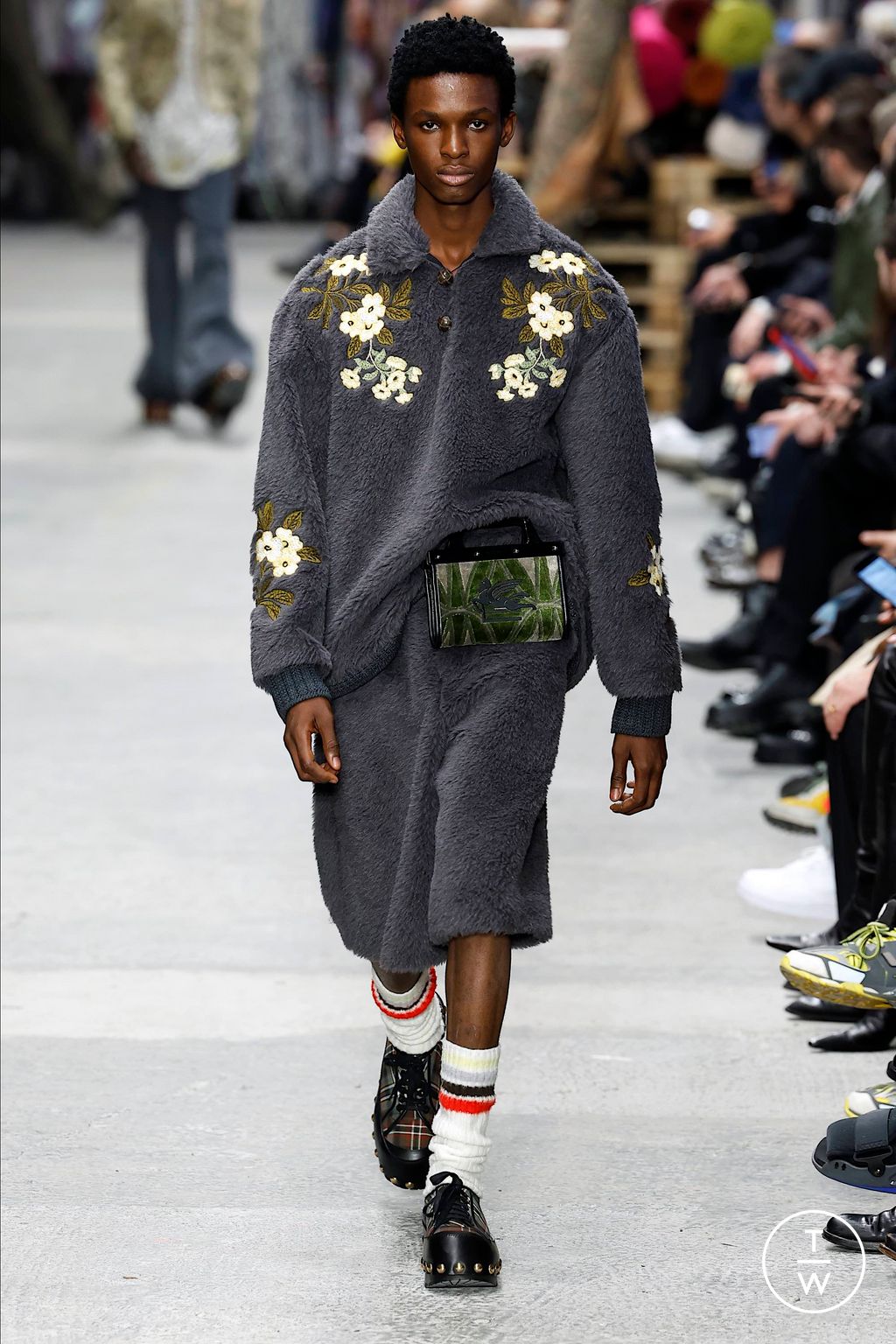 Fashion Week Milan Fall/Winter 2023 look 14 from the Etro collection menswear
