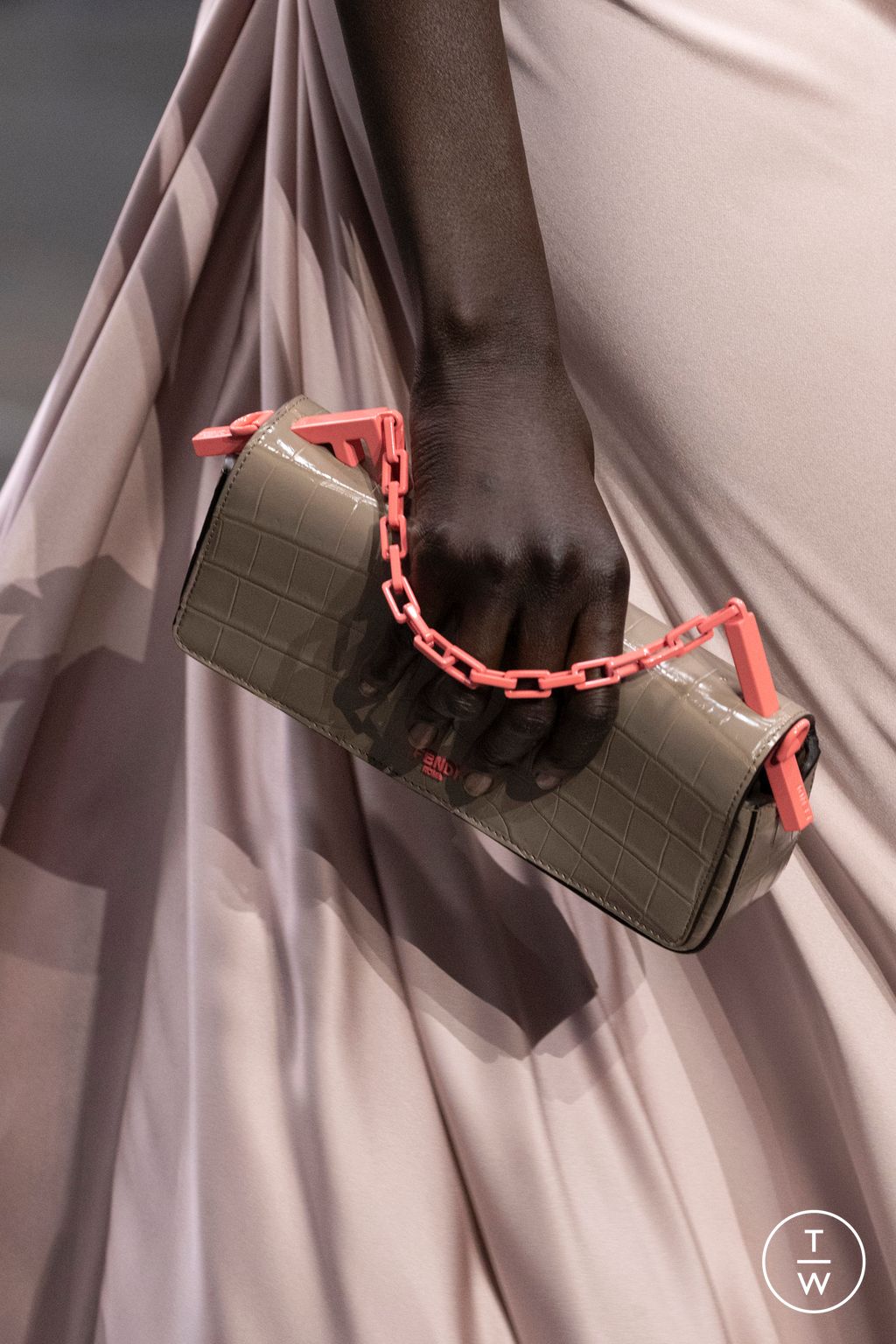 Fashion Week Milan Spring/Summer 2023 look 25 from the Fendi collection 女装配饰