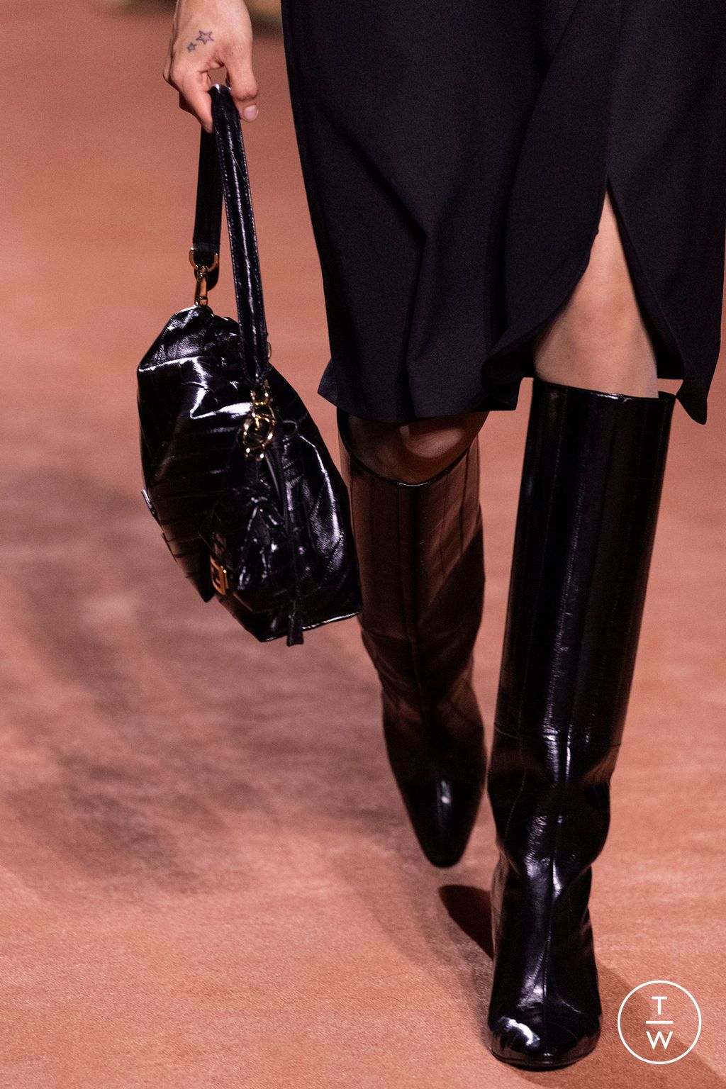 Fashion Week Milan Fall/Winter 2025 look 183 from the Fendi collection 女装配饰