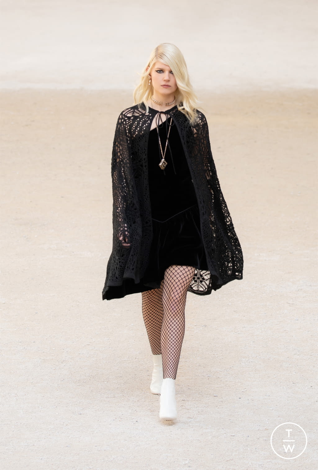 Fashion Week Paris Resort 2022 look 62 from the Chanel collection 女装