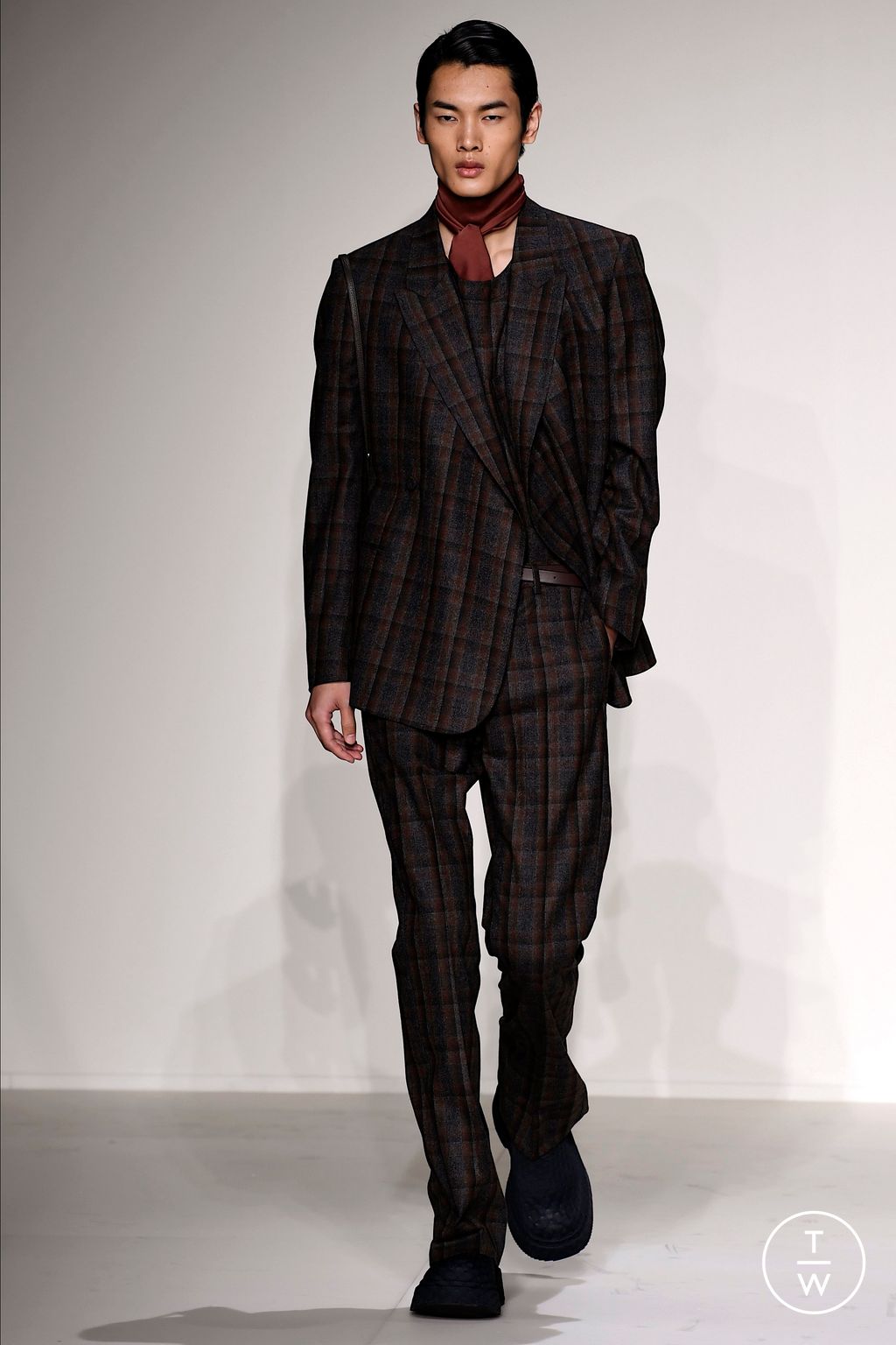 Fashion Week Milan Fall/Winter 2023 look 55 from the Emporio Armani collection 男装